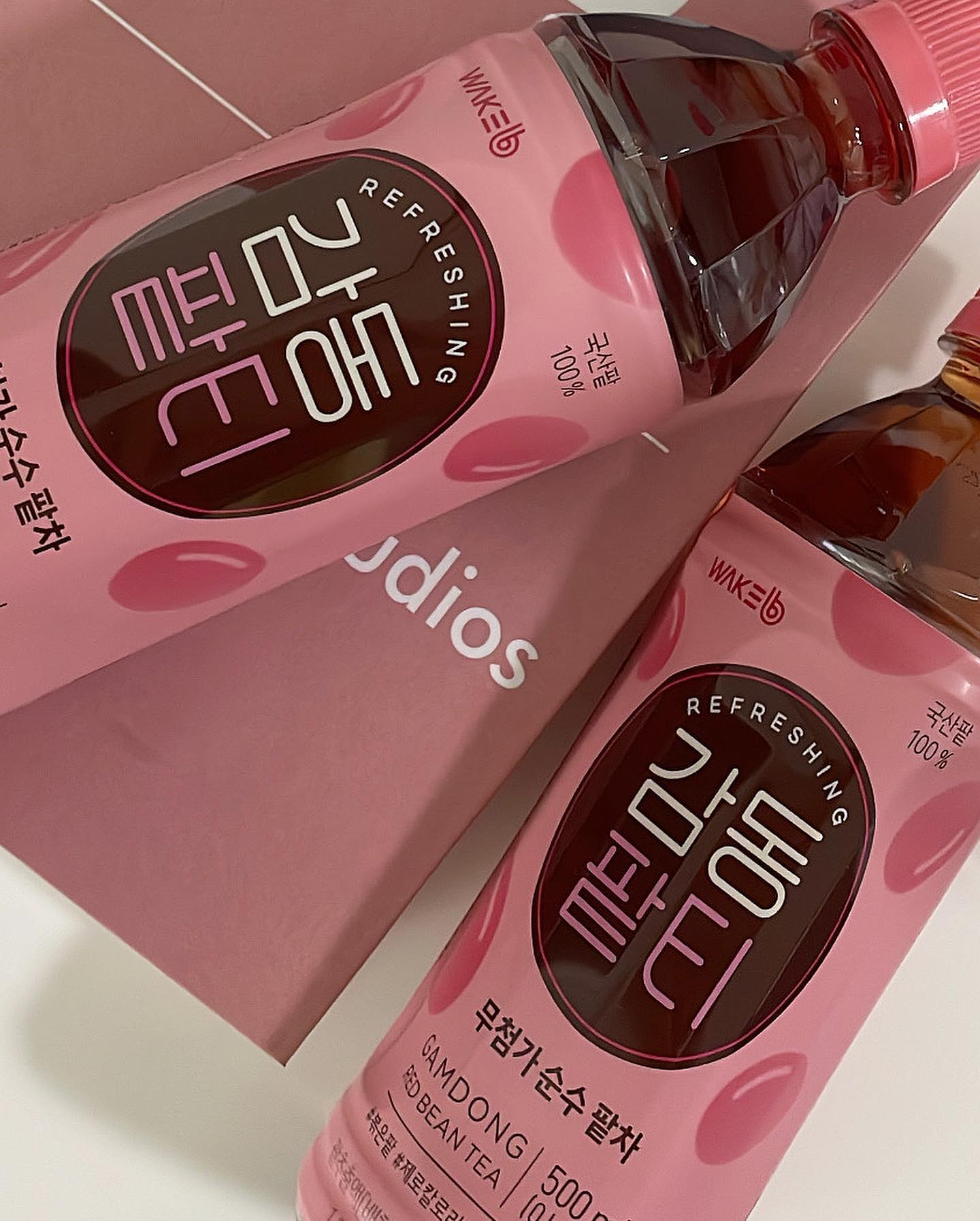 무첨가, 제로 칼로리, 국내산 볶은 팥🫘🤎
비린 맛 없이 깔끔하고 직접 힘들게 만들 필요 없이 간편하게 섭취 가능해요! 최적의 로스팅으로 팥의 풍미를 그대로 담았어요! 최신무균충진시스템으로 안전하고 신선하게 차를 제조한 했답니다~ 생수 먹기 어려운분들 팥물 추천 드려용:)

#업체로부터제공받은제품 #웨이크비#팥차#팥물#감동팥티#팥즙#팥티#카페인없는차#커피대용차#디카페인차#물마시기#물대신차#마시는차#맛있는차

wakeb_official