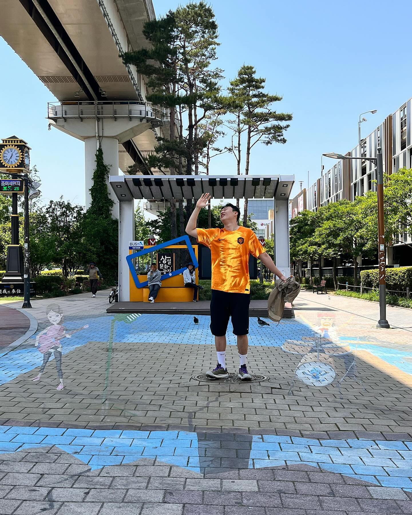 연봉 8000의 사나이가 되고 싶다 34평짜리 집을 얻고 싶다 차를 한대 끌고 싶다 주말엔 취미생활도 하고 싶다 그러면 행복할까