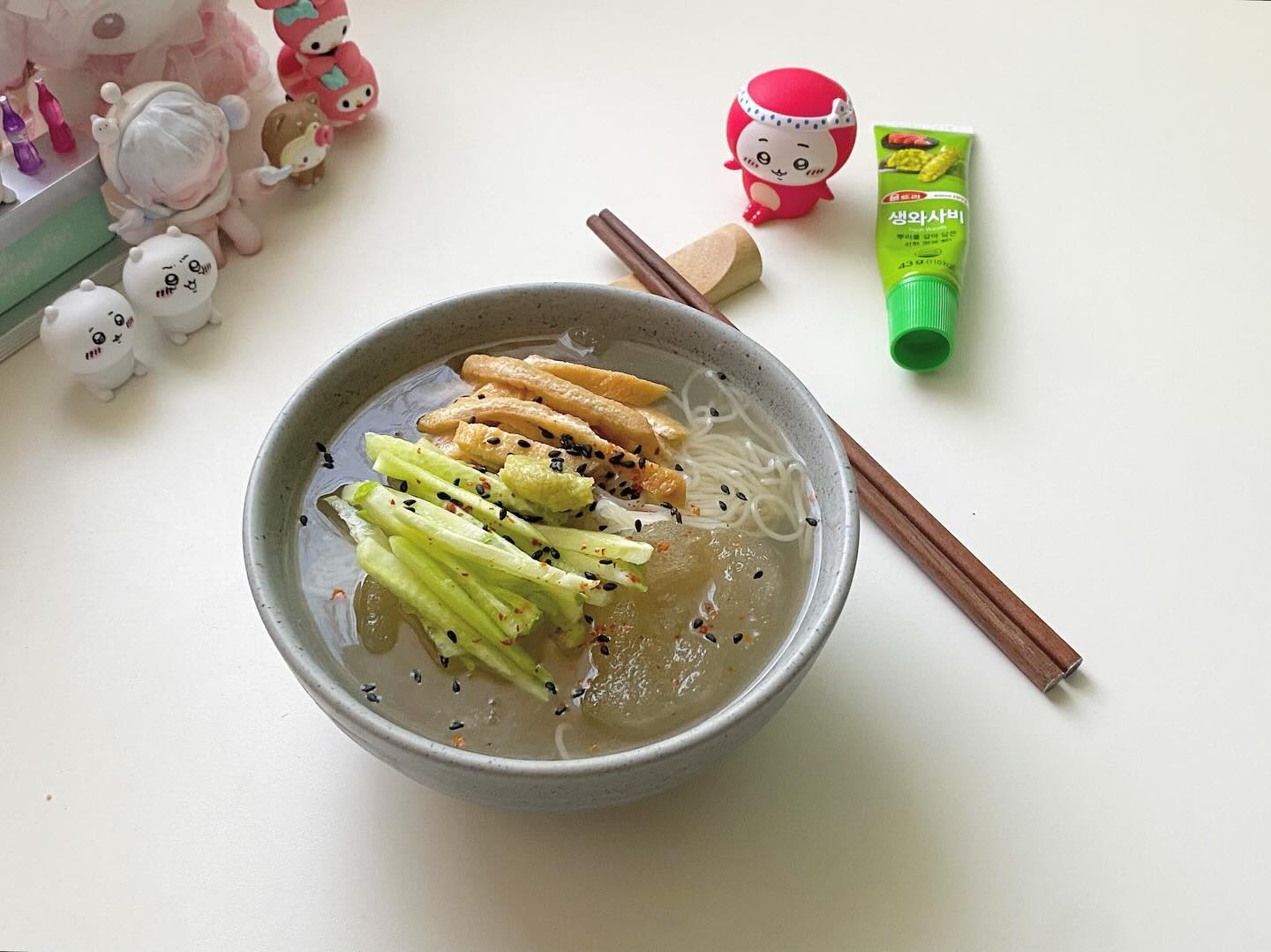 🧑‍🍳: 콩담백면냉면

집에 남은 유부잘라서 냉면육수 부어주고 파김치랑 우삼겹구워서 같이 먹었다 매우 맛있었음 아주 시원하고 더위가 싸악 가시는 맛

 #다이어트식단 #다이어트레시피  #요리계정맞팔 #요리그램 #자취요리 #자취요리그램 #자취요리스타그램 #집밥일기 #집밥 #집밥그램 #집밥요리 #요리맞팔 #먹팔해요 #먹팔환영 #먹팔소통 #먹팔하면맞팔 #훔쿡 #홈카페 #홈스토랑 #홈브런치 #집밥레시피 #집밥메뉴