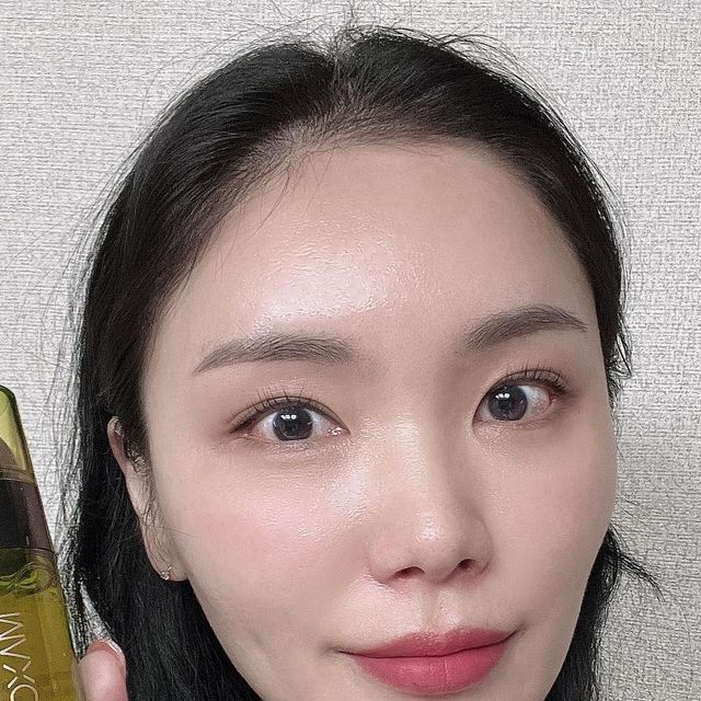 복미정 on Instagram: "#협찬 #광고 #제품제공 #맥스클리닉오일폼 @maxclinic 마스크 해지되고 선크림+쿠션 톡톡🧡 마스카라와 립 메이크업에 신경쓰는데, 메이크업에 신경쓴만큼 지우는것도 중요