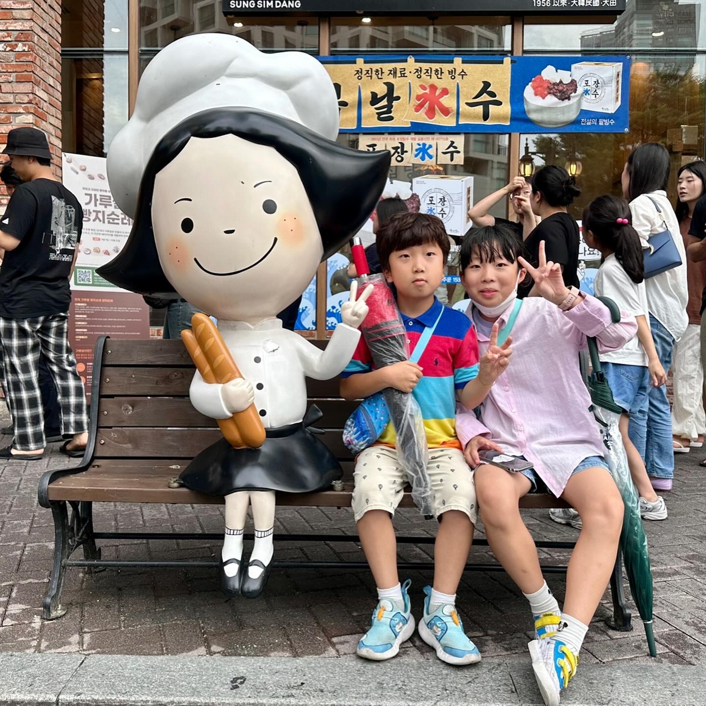 #휴가2일차 #인천월미도 
어제 대전에서 #성심당 인증
그리고 인천 #차이나타운 으로 이동 
그녀가 보고파했던 #송월동동화마을 도 보고
#차이나타운연경 에서 점심 
#짜장면박물관 도 보고 체크인 후엔 #마이랜드 
유명한 #디스코팡팡 은 구경만으로도 잼나고 
전세내고 타던 범퍼카는 식전에 한 번 식후에 한 번
#휴일2일차마무리 #시원한바닷바람 #여행스타그램