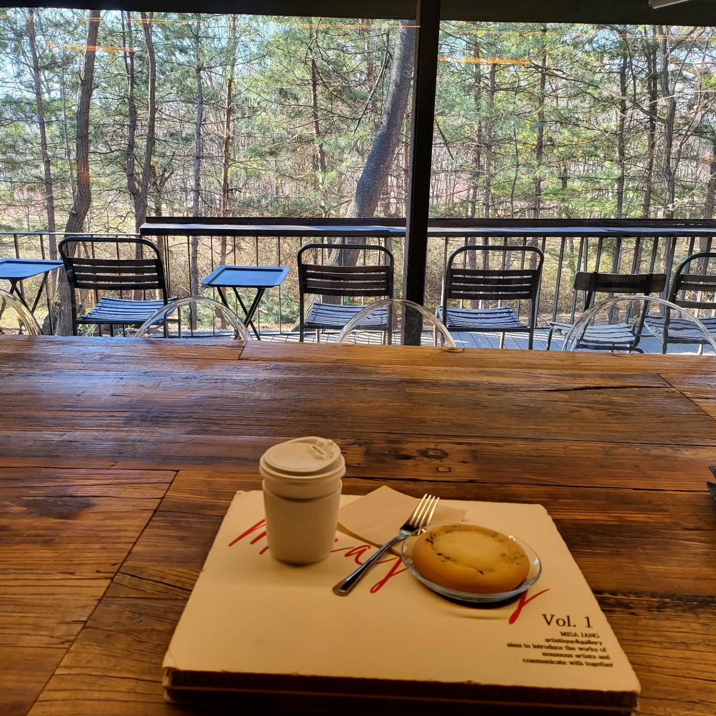 미사장에서 한잔☕️
.
.
.
.
.
.
.
#카페추천 #카페투어 #선팔 #카페일상 #cafetour #일상 #선팔하면맞팔 #맞팔 #소통 #koreacafe #감성카페 #분위기좋은카페 #팔로우 #좋아요 #커피 #카페인테리어 #koreancafe #소통해요 #카페그램 #맞팔환영 #카페스타그램