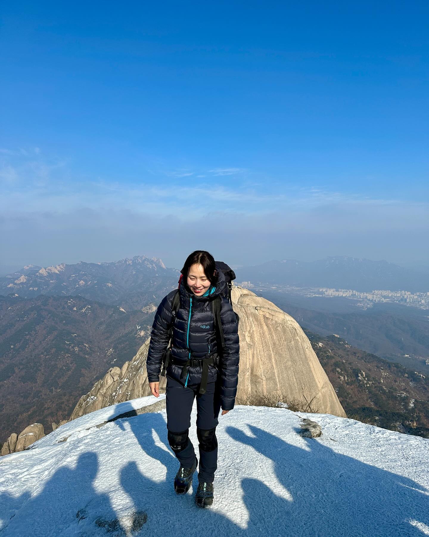 너무 귀여운 북한산 댕댕이 남매
진짜 데리고 오규 싶었어 ㅠㅠ 
흑흑흑 아직도 생각나는 아가들 

북한산에서도 너무 감사하게도
영하날씨님에도 불구하고 하나도 춥지않았다

이대로 쭈욱 날씨요정 함께합시다아 💫