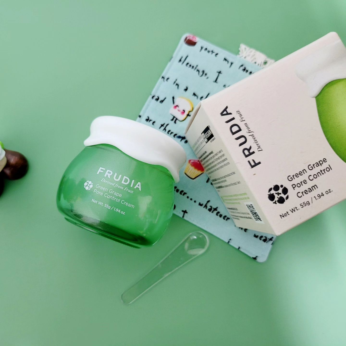#할인구매 frudia.official #후르디아 #여름수분크림

귀여운 패키지부터 마음에 쏙~♡
개봉하면 좋은 향기와 함께 샤베트같은 수분크림  짠!!
피부에 닿으면 체온에 스르륵~녹아들며
빠르고 촉촉하게 스며들어요.

산뜻 가벼운 사용감이 더운 여름,사계절 내내 사용하기에
좋답니다.

#비건수분크림 #sebumcontrol #Moisturizingcream #frudia #kbeauty #여름수분크림 #육아맘 #청포도크림 #수분크림 #블로거 #두아이엄마 #porecontrol