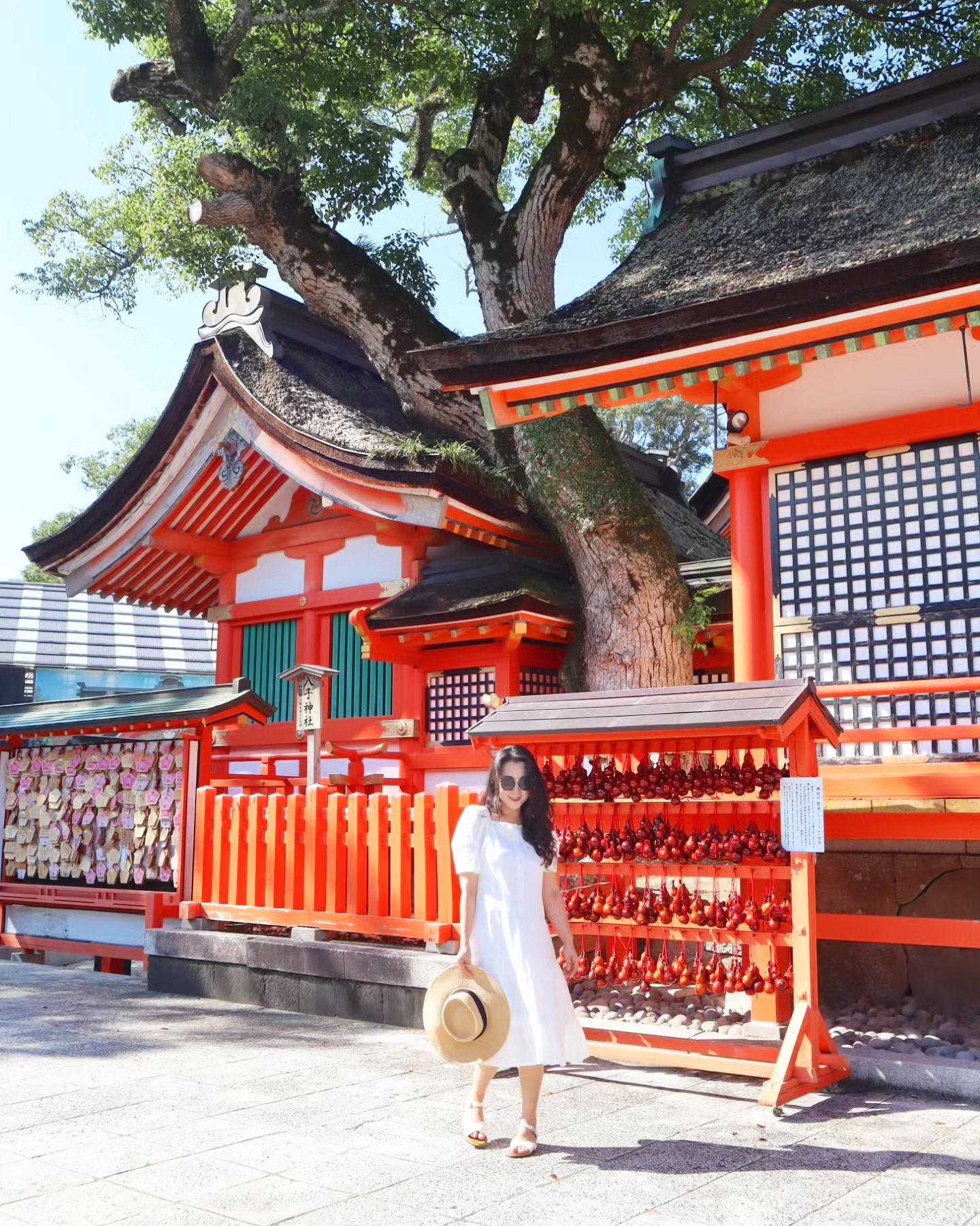 일본스러운 ~~ 
우사신궁, 
그리고 
고쿠라성 ~~ 

어떤 것이든 
그 나라 고유의 색깔을 드러내고 
그걸 다른 시각으로 보는건 
신기하고 재밌는 일이에요 ^^ 

얼마전인데도 
반팔이 생소하네요 ㅎㅎ 

오늘은 손도 발도 시렵당 ~ 

#일본 #일본여행 
#후쿠오카 #후쿠오카여행 
#japan #japantravel
#fukuoka #fukuokatravel 
#우사신궁 #우사신궁宇佐神宮 
#고쿠라성