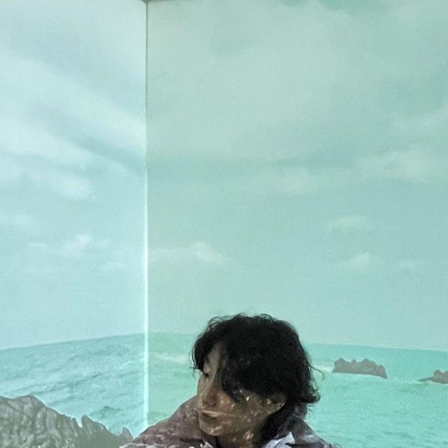 기호 on Instagram: "#협찬 상수에서 블랙핑크 오버핏이라 스트릿한 느낌 살리기 좋았어요! 분홍색으로 분위기 전환 한 번 해봤습니다🤩 #제품제공 @1rony9orno_official 📌 카라 나그랑 오버 패딩 #