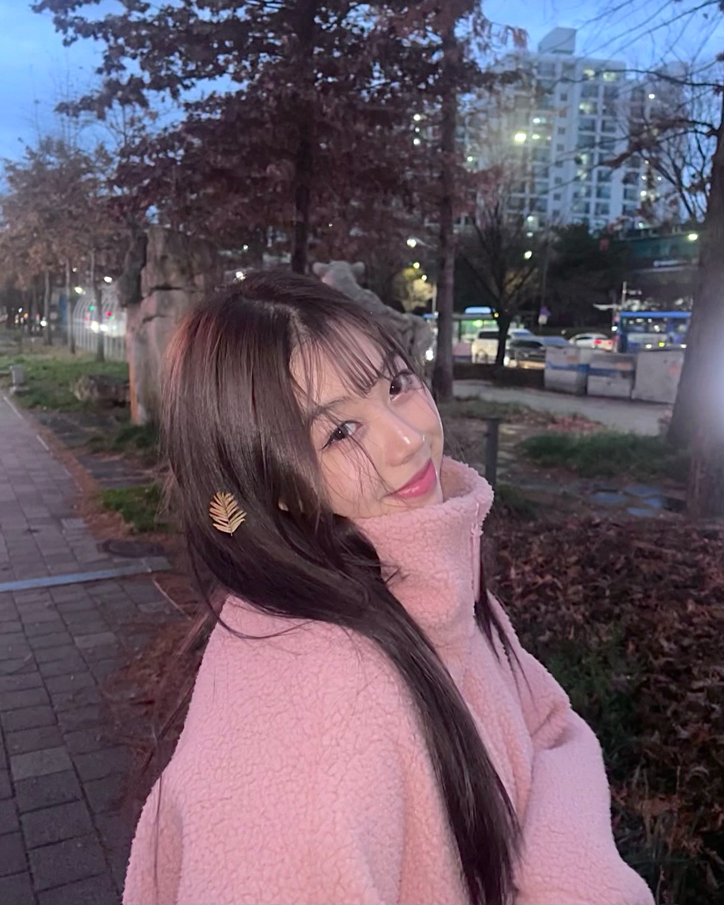 낙엽이 집까지 데려다조써🍂🫶🏻
,,
/tinc_yeonhwi 염색 맛집 팅크 연휘쌤 체고🧚🏻💕
.
.
.
#봄웜염색 #봄웜염색추천 #04년생 #배우지망생 #스냅모델 #헤어모델 #daily #ootd #얼스타