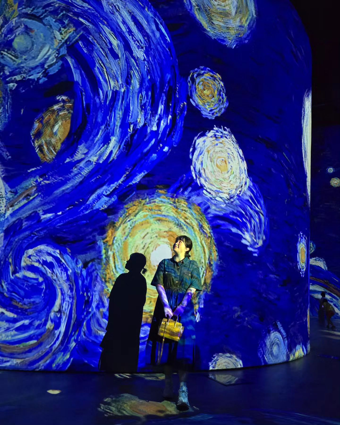 사진 열심히 잘찍어주는 신랑 jjjangga_ 덕분에
#전시회 피드 하나 더!!

내가 가고싶고 하고싶은거 다 같이 해줘서
너무 너무 고마워 신랑❤️

#광진구 #워커힐호텔 #빛의시어터 #미디어아트 #반고흐 
#데이트 #일상 #소통 #가볼만한곳 #부부스타그램