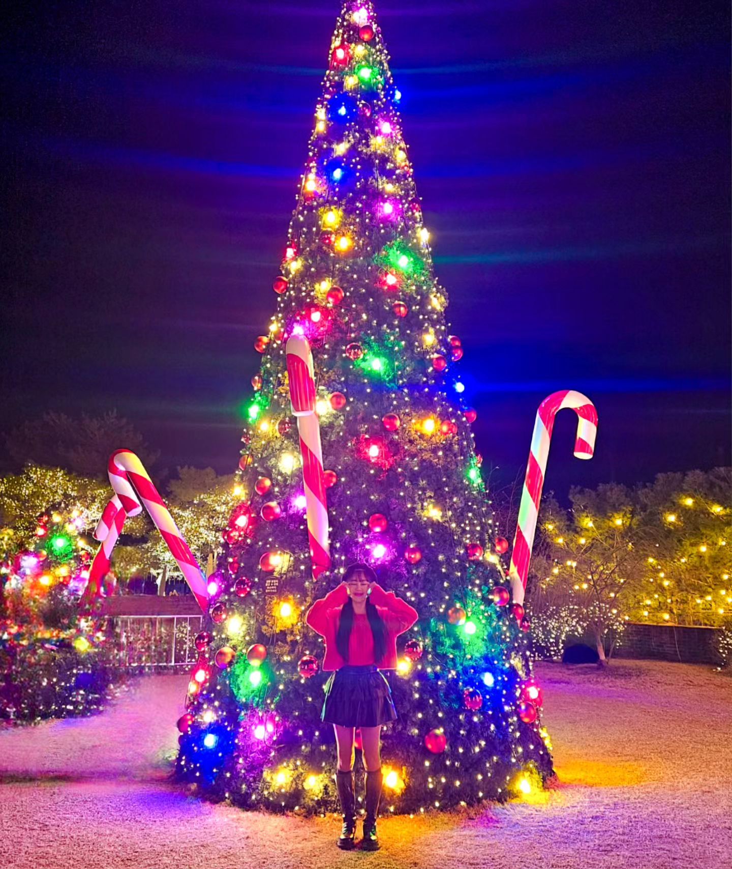 🎄
⠀
⠀
크리스마스때생각나는트리맛집
〰️ 이천시몬스테라스💚
⠀
주말에방문해서
트리보다사람이더많았지만
알차게사진찍고왔어요🤭
⠀
⠀
요즘트리사냥에진심인으네😆
⠀
⠀
⠀
🎈 시몬스테라스점 simmonskorea
▫️ 주소: 경기 이천시 모가면 사실로 988
▫️ 일~목요일 AM11:00~PM08:00
▫️ 금, 토요일 AM11:00~PM09:00
▫️ 주차: 시몬스테라스내주차타워이
🐶 애견동반가능
⠀
⠀
⠀
⠀
⠀
⠀