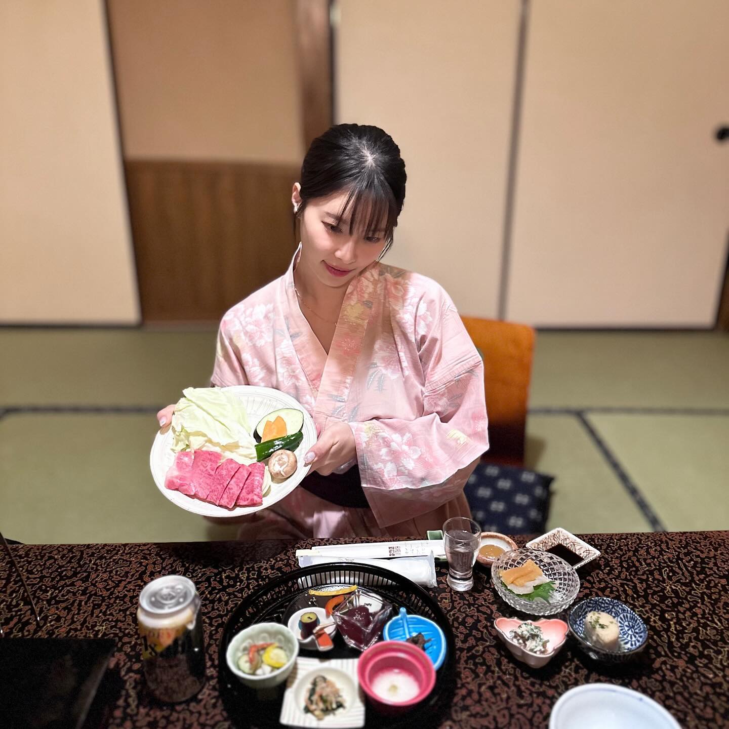 소녀 한점 올리겠사옵니다..💖
.
#가이세키 #료칸 #후모토료칸 #료칸여행 
#구마모토 #쿠마모토 #유카타 #일본여자