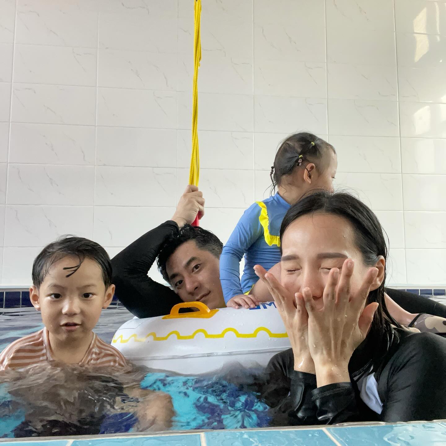 #가평아이린키즈풀빌라 대성공적

우리가족끼리 최근에 여행간곳중에 우래기들이
이렇게 신난건 오랜만🤍🤎오남매 싸워서 우는소리 한번도
안듣고 꺄르르웃기만한거 오랜만이네
덕분에 엄빠도 좋은추억만들고 물놀이 실컷했네?
다음에 또 논누가쟈