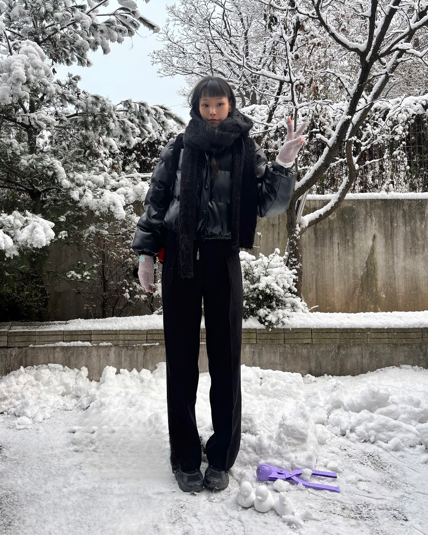 #광고 #협찬
눈오는 겨울철에도 멋부리고 싶다면?!❄️ 
기모에 도톰한 캐주얼 정장 느낌의 마롭 와이드 팬츠 추천드려요👍✨
마롭에서 연말 결산 세일중이라고 하니까 구경가보세요🙌

[마롭] 2118 ONE TURK DOUBLE NAPPING WIDE PANTS / Black  maloupe_official 

#겨울슬랙스 #겨울바지 #드뮤어 #와이드팬츠 #기모슬랙스 #겨울코디 #겨울룩 #겨울바지추천 #기모팬츠 #슬랙스추천 #겨울슬랙스추천 #기모바지추천 #모델 #ㅇㅇㅌㄷ #오오티디 #오늘의코디 #마롭 #maloupe