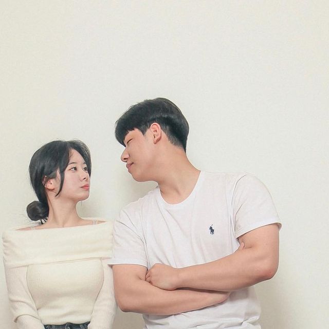 숭인 on Instagram: "#광고 @ourstudio_today 대학로에 새로 오픈한 셀프 스튜디오 !! 분위기도 낭낭하고 무인이라 자유롭고 자연스럽게 촬영할 수 있는 점이 너무 좋았어요 무인인데도 엄청 깨끗해