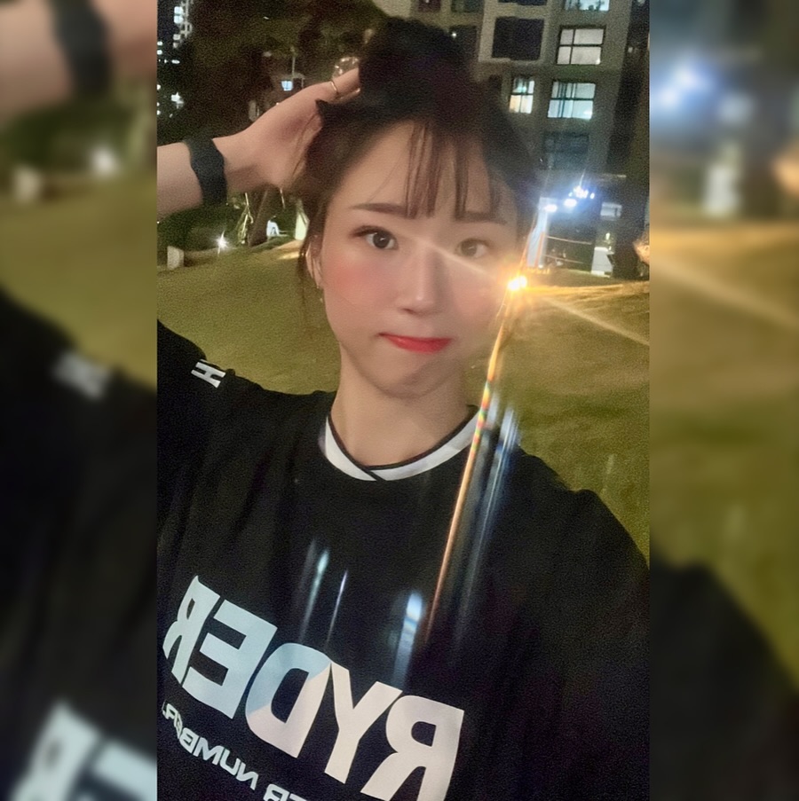 운동할때 위에 똥머리 ...
뭔가 정수리머리 뜯기는 느낌ㅠ 저만 그런가요?! 🥲
일반 포니테일 하면 스윙하다 라켓에 걸리고,,,🫠
.
🤩  다들 👩‍🦳💈운동 할 때 머리카락 제어방법! 꿀팁있나여 😮!!
.
.
운동 할때 낮은 똥머리 말고 어렵다🫠
길게 내리면 스윙에 걸ㄹㅣ고 ,, 똥머리 이제그만.. ㅠ

#운동헤어 #배드민턴 #뿌셔뿌셔 #💈 
#9월시작