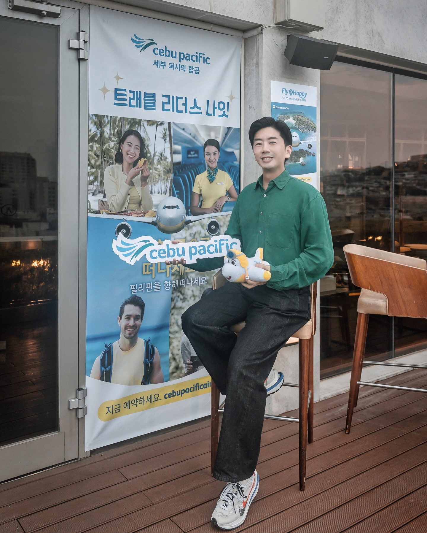 #세부퍼시픽 행사
트래블 리더스 나잇에 초청받아 갔다왔어요
세부퍼시픽이 취항하는 여러 도시에 대한 관광 안내와
#세부퍼시픽항공 에 대한 소개로 이루어졌는데요

필리핀 대사님, 필리핀 관광부 지사장님,
세부퍼시픽 한국지사, 세부 누스타&카지노 리조트 등
여러 관계자 분들과 여행 업계 관계자 분들
그리고 여행 인플루언서가 자리한 행사였어요
오랜만에 아는 분들 많이 만나 너무 반가웠습니다

올해는 JW메리어트 동대문에서 진행되었는데요
행사장 분위기도 너무 좋고 음식도 맛있었어요
그리고 다양한 경품 행사도 진행되었는데요
저도 운좋게 큰 상을 받아서 너무 좋네요
무엇보다많은 분들이 저를 추천해주었다는 것이
상품의 가치 보다도 더 기쁘게 만들어준 것 같아요
다시 한번 감사드립니다

그리고 필리핀 독립 126주년 기념으로
세부퍼시픽은 인천 - 마닐라 편도 총액 67,000원
특가 프로모션을 6월 15일까지 진행하고 있는데요
필리핀 여행 계획하고 있다면 특가도 놓치지 마세요