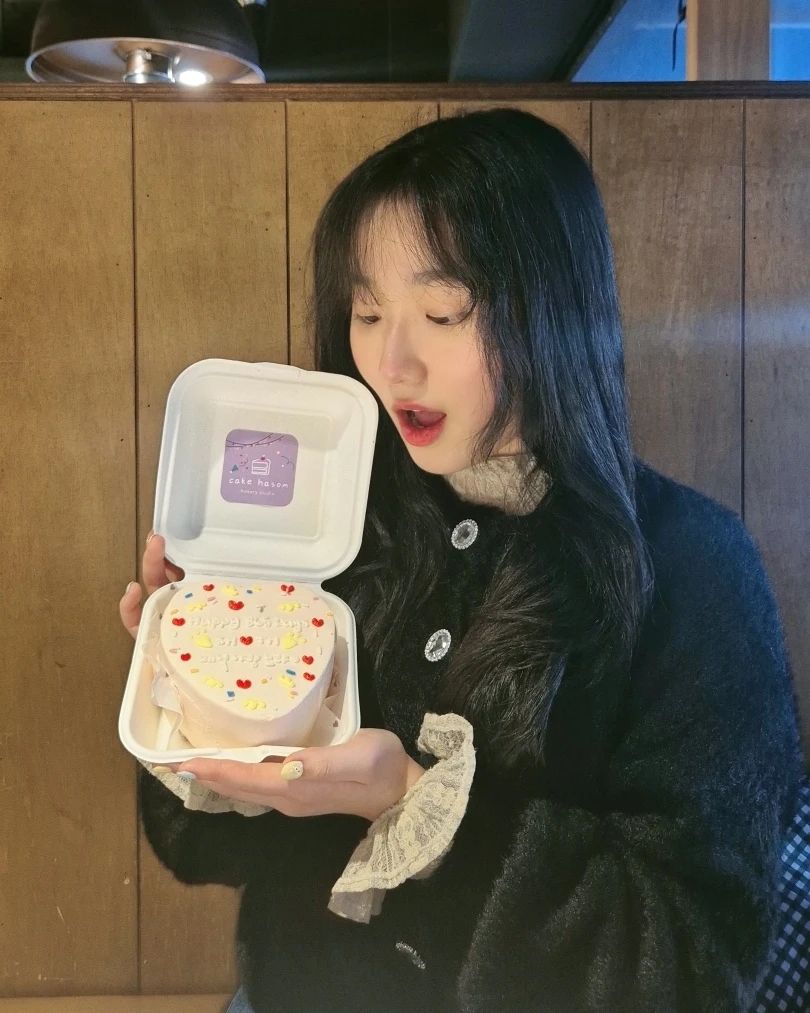 서프라이즈와 행복했던 1주년💖

다 지나고 올려버리깅🤭

ㆍ
ㆍ
ㆍ
ㆍ
ㆍ
ㆍ
ㆍ

#happy365days #1주년데이트🎉❤️ #벌써1년 #기념일데이트 #서프라이즈선물까지 #꽃다발선물 #수작업편지 #넘넘감동❤️ #더욱더이쁘게만나자💕 #사랑해❤️ #고양이카페 #집사의하루 #또가자🐱 #우도담 #소고기맛집 #도시락케이크 #기념일케이크 #주문제작케이크 #케이크하솜 #forever💕 #행복한시간💕