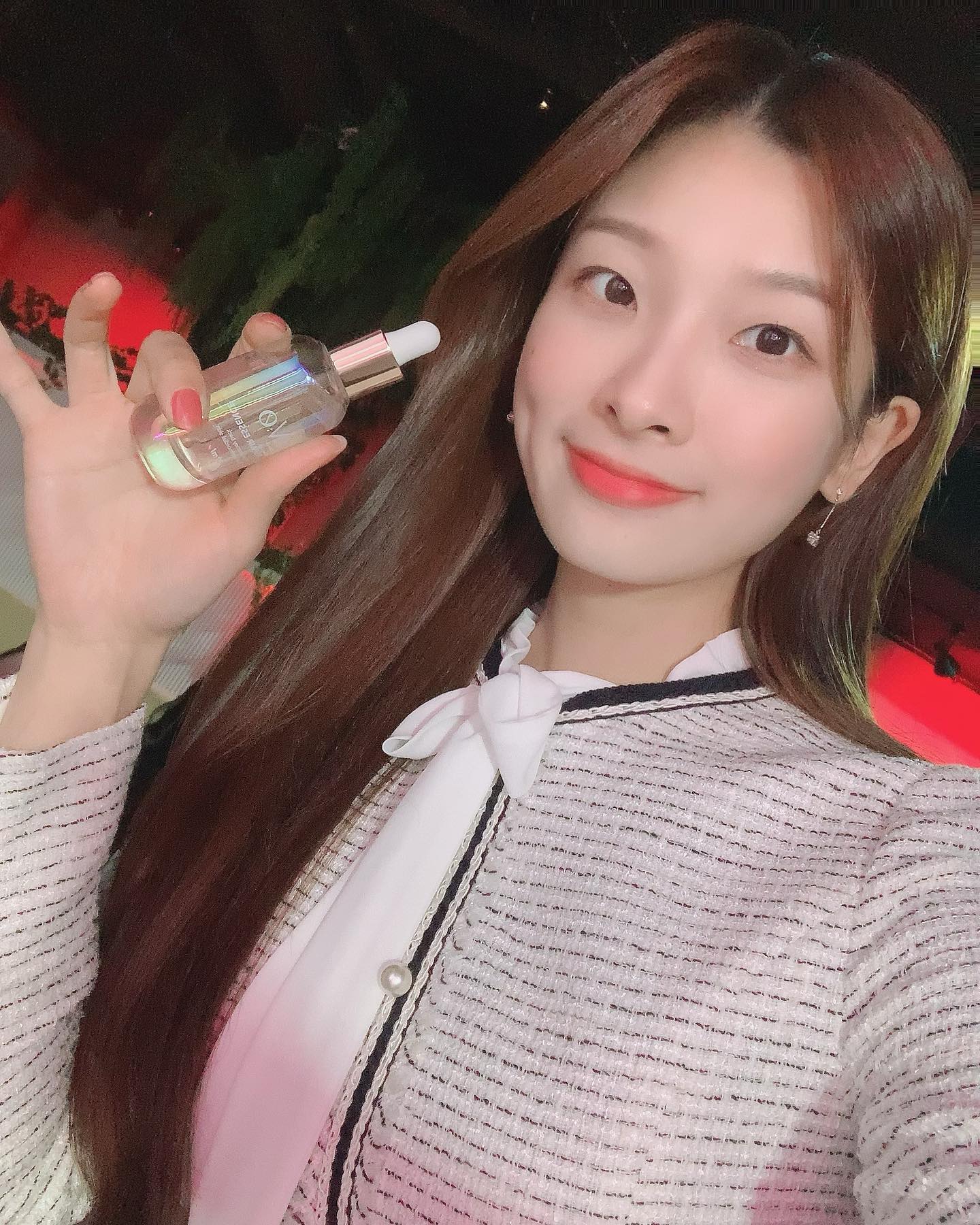 #230110 
EV:0 이브이영 런칭 파티에 다녀왔어요!

브랜드 런칭부터 제품 개발까지에 담긴 히스토리를 들어보니 얼마나 많은 애정을 가지고 출시한 브랜드인지 느껴졌습니다🫢

엑소좀은 ppm이 아닌 파티클 수치를 봐야 한다는 것도 알게 되고,
오랜만에 반가운 언니들도 만나 예쁜 공간에서 즐거운 시간 보내고 왔답니다 : )

regenecell 즐거운 자리 마련해주신 관계자분들과
siyeon4004 초대해준 시연언니! 감사합니당🫶🏻
(언니 해삐버스데이!) 

#이브이영 #오로라에센스 #ev0에센스 #엑소좀 #엑소좀화장품 #줄기세포화장품 #피부관리 #피부좋아지는법