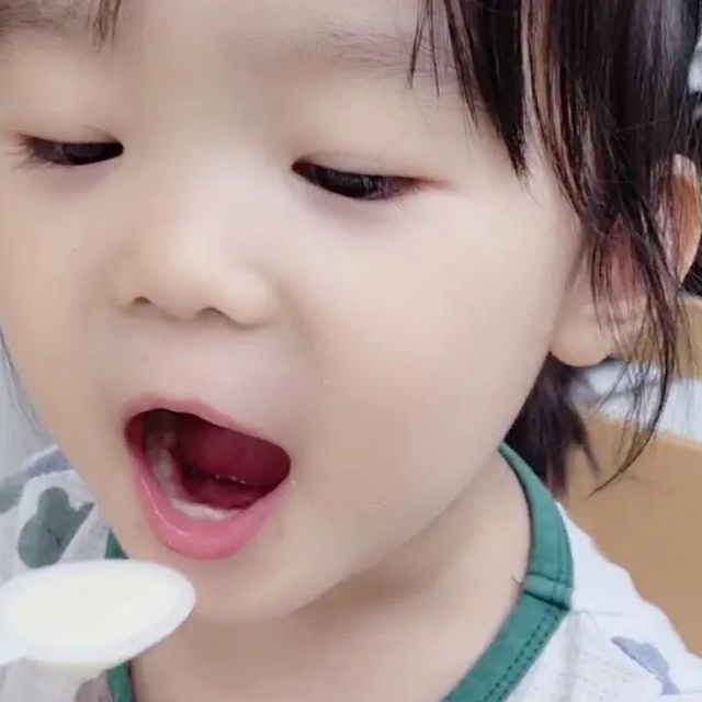 박서인 on Instagram: "#광고 예지가 두 돌 때부터 꾸준히 먹었던 헤모키즈 철분제입니다 생후 6개월부터 철분제는 꾸준히 먹였는데요 조금씩 아이가 커가면서 입맛이 발달하고 우유에 철분이