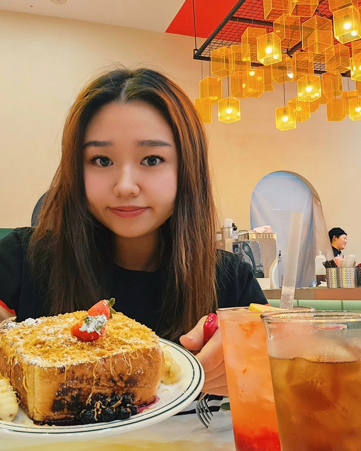 #협찬
어디인지 많이들 물어보는데 바로 요기 😄
팬케이크로 배터지는 곳 사르르,,,,🥞
직원들 너무 친절하고,,, 쾌적한 매장 🤭
여기 오니까 미국 가고싶다 🇺🇸

#송현아맛집 #송도트리플스트리트카페 #송도디저트 #송도사르르
