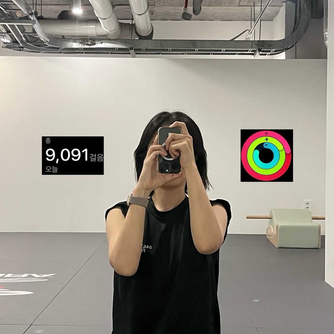 #오운완 #등운동

#펙덱플라이 어깨후면부, 등가운데 운동, 승모근 올라가거나 힘 안들어가도록

#어시스트풀업 1) 팔을 으쓱 올렸다가 -> 2)어깨와 등을 아래로 내리고 -> 3) 팔을 옆구리에 붙인다. 고개 살짝 든다.

주말에 먹은 #통삼겹살구이🍖 #통닭구이🍗 정말 맛있다.