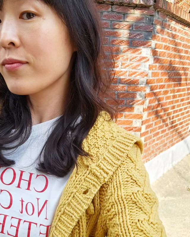 가을여자로변신🍂

블로거들 사이에서 유명한 
동성로 미용실 유키니언삼덕s점 이나쌤!

출국전에 머리 다듬으러 출동!
여권도 만들기전에 머리부터 했다.ㅋㅋ

난 빠글거리는거 싫어서
이나쌤 추천으로 빌드펌했음
앞머리 있어도 빌드펌 잘어울리네🩷

이나쌤 꼼꼼한 설명덕분에
호기심 대마왕의 지적욕구도 다채움.ㅋㅋ
 
중화하는동안 보온팩 올려주셔서 
꿀잠...은 안비밀..ㅋㅋ

감사합니다!

#대구동성로미용실 #동성로미용실추천 #동성로염색 #삼덕동염색 #동성로파마 #빌드펌 #여자헤어스트일추천 #긴얼굴머리