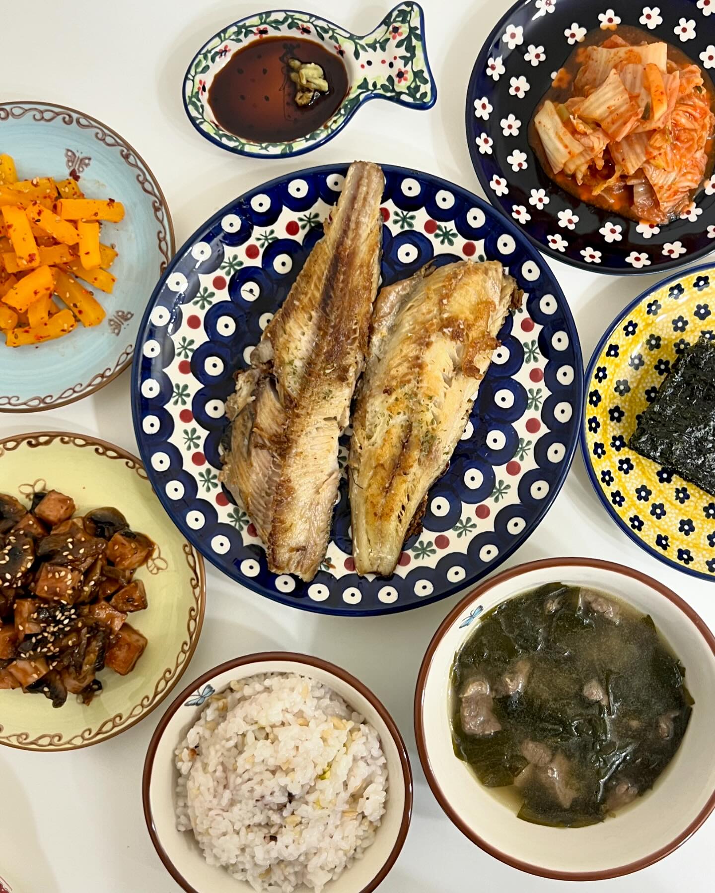 .
대충 오늘 아침!!!

•잡곡밥
•한우양지미역국
•임연수구이
•햄양송이토마토소스볶음
•단무지무침
•조미김
•배추김치
 

후딱먹고 살거사고 일찍 들어오쟈!!!

#주윤이네식탁