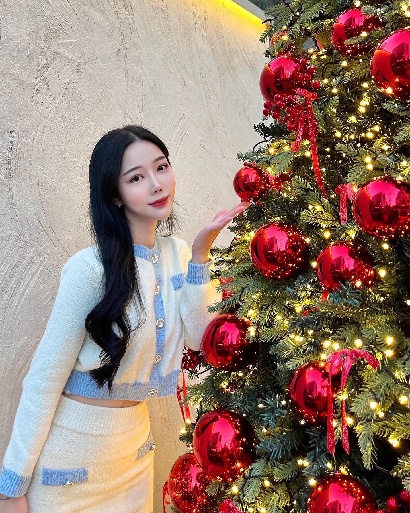 좋아요 안 누르면 내년에도 솔크ㅋ
#솔크 #너도 ? #나두 ~
.
.
.
#크리스마스 #핏크 #pitc #tree #christmastree #트리카페 #followforfollowback #ff #맞팔 #압구정 #강남 #홍대 #안양 #서울핫플 #강남카페 #산타 #산타클로스 #트리 #솔크 #패션피플 #코디추천 #팔로우 #부업 #알바 #로즈스텔라정원 #겨울네일 #바다앞테라스 #여행