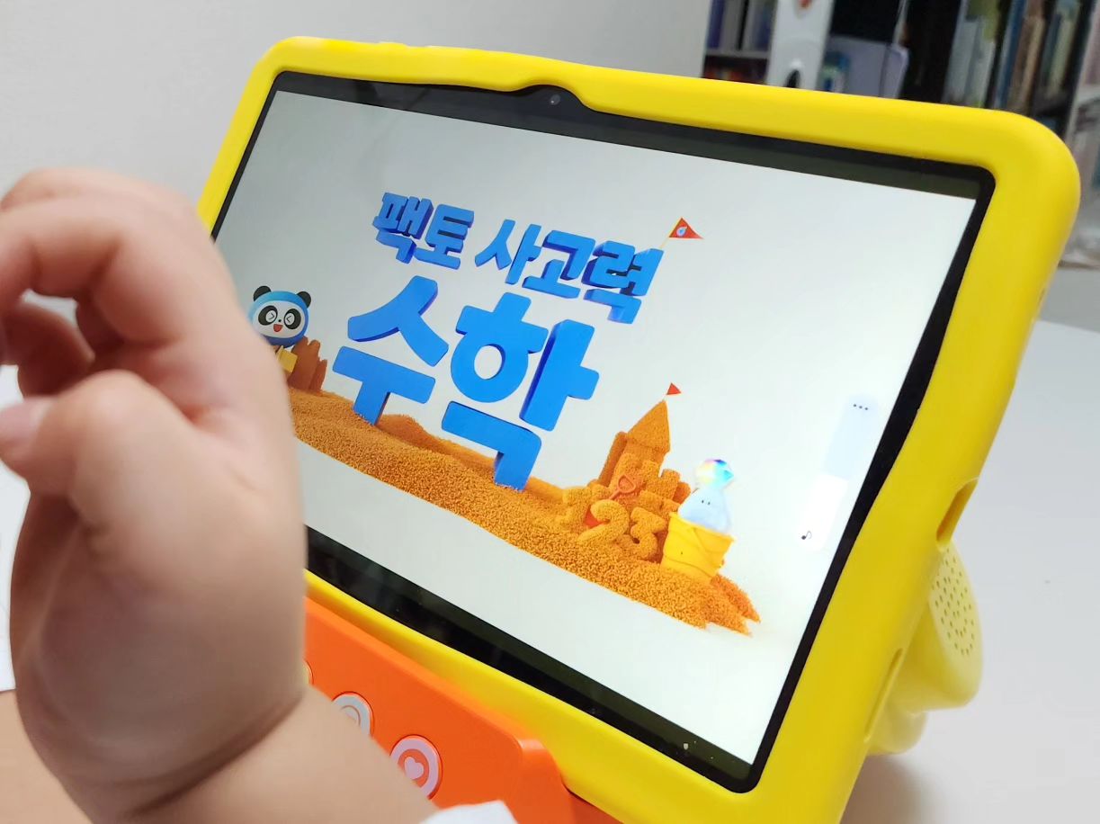 #협찬제공
elihighkids_official 

 엘리하이키즈 수학을 보여드릴게요
연산은물론이고 팩토사고력 까지겸비한 엘리ㅎㅏ이키즈수학 참맘에들어요

6세 언니가 되면서 수에 관심이 많아졌어요

1~10 까지 세는건 물론이고,이젠
9에서10 , 10에서20 넘어가는 개념을 이해한건지 100 까지도 세더라구요
수세기라도 한는게 어디냐 싶었는데ㅎㅎ 
다른 친구들이 더 잘하는걸보고 욕심이 생기나봐요! ㅎㅎ

그래서 요즘은 

엘리하이키즈 연산 팩토 사고력 수학 으로 홈스쿨링 스스로 열심히 하고있답니다❤️

#엘리하이키즈 #유아학습지 #유아수학 #놀이수학 #교구수학 #메가스터디교육 #유아학습지 
#영어흘려듣기 #엄마표수학 #6세학습지 #유아홈스쿨링 #유아태블릿 #팩토사고력수학 
#유아홈스쿨 #6세수학