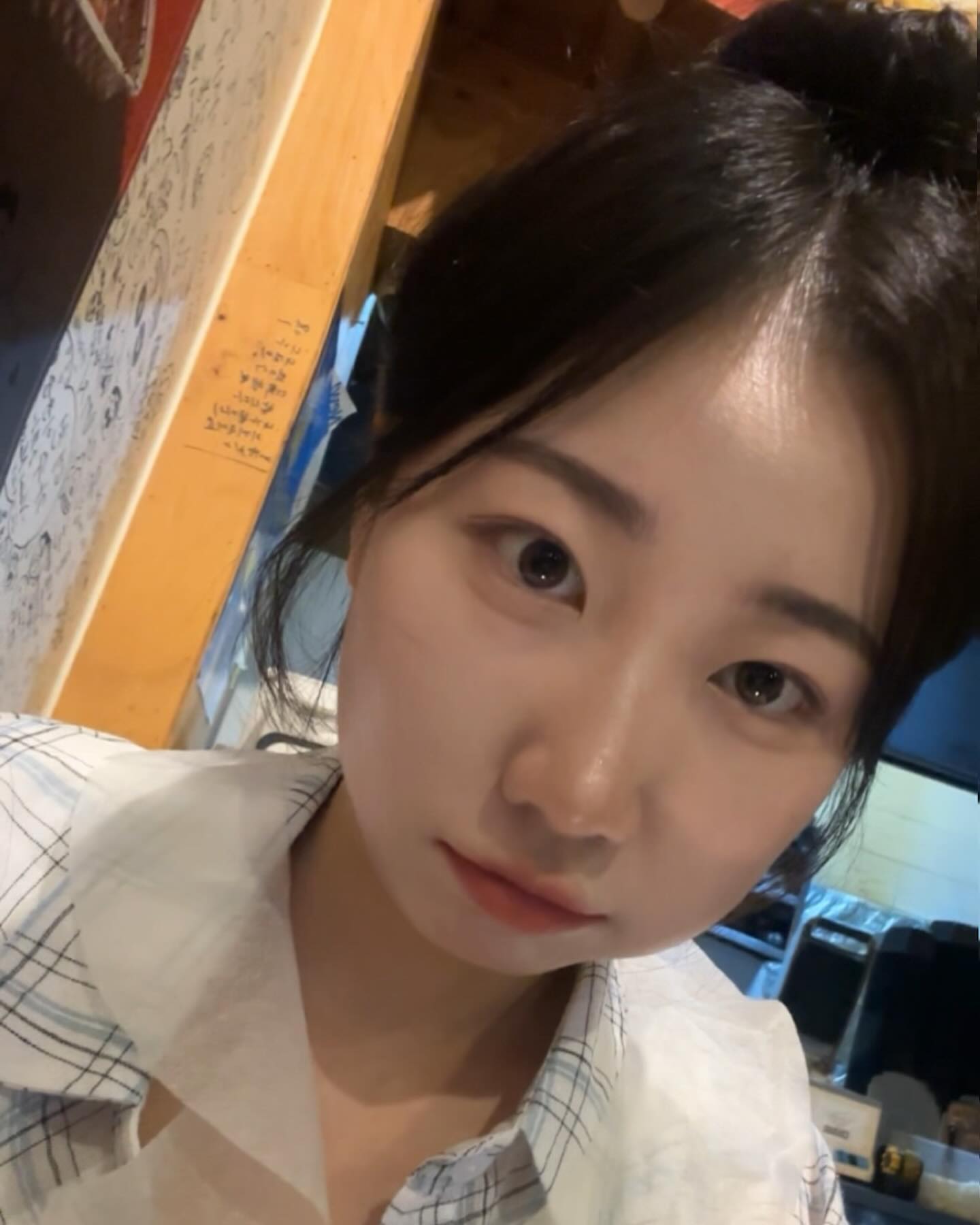 #협찬 우주 최강 비주얼과 맛으로 승부하는 성정동 마성의 닭발맛집 “마님닭발 성정점”

✔️마님닭발 + 똥집튀김 + 주먹밥 + 계란찜  32000
✔️짜파게티 5000

월요일엔 역시 닭발로 스트레스 bye ~ 🥵❤️‍🔥

맛있는 매운맛으로 중독성있는 마님닭발 (manim_offical_)에서 식사권을 제공해주셨어요😻

평소 닭발을 너무 좋아해서 친구들이랑 자주 시켜먹기도 하는데 마님닭발은 매장/배달/밀키트 세 가지로 다 즐길 수 있습니다 
왜 이제서야 마님닭발을 가본걸까요 … 🥲
양념이 자작하지만 자극적이지 않고 숯불에 끓일수록 녹진해져 콩나물, 주먹밥 찍어먹으면 🤤🤤

✨Check point✨
‼️국내산 고춧가루‼️사용
설탕 ❌ 단 맛은 갱엿으로 ⭕️

국물닭발, 똥집튀김 이외에도 오돌뼈, 닭구이 등 다양한 메뉴와 사이드로 골라먹기 좋습니다 ! 

선선해지는 날씨에 야식, 술안주, 캠핑요리 등으로 좋은 마님닭발 드시고 스트레스 날려봅시당 😎

#마님닭발 #성정동 #닭발 #두정동 #맛집 #오돌뼈 #야식 #매운닭발 #밀키트 #천안맛집