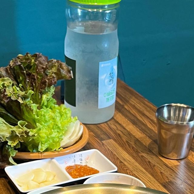 달 on Instagram: "#광고 동대문 로컬 맛집 찾아버렸다,, 잡내 하나 없이 부드러움으로 무장한 윤기좔좔 보쌈과 아삭아삭 걍 미쳐버린 보쌈김치❤️‍🔥❤️‍🔥❤️‍🔥 아니 근데 세상에나