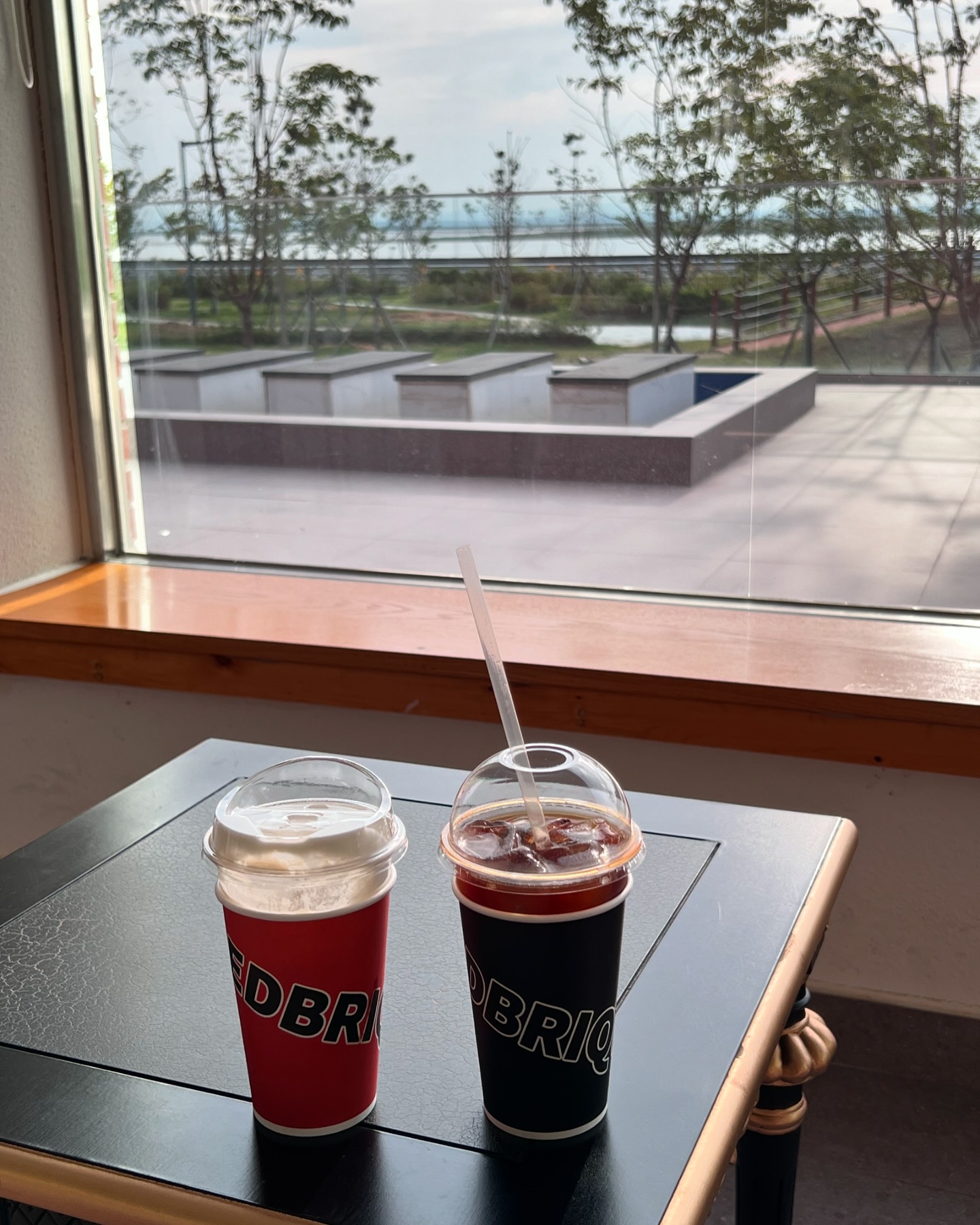 ☕️

소금커피와 보드게임을 즐기는 뷰맛집, [레드브리끄]

감각적인 인테리어
차분하고 평화로운 분위기에서 만끽하는 노을
통창으로 보이는 탁트인 호수뷰
보드게임까지 즐기는 여유로운 분위기
.
.
#레드브리끄 
경기 평택시 현덕면 서동대로 165