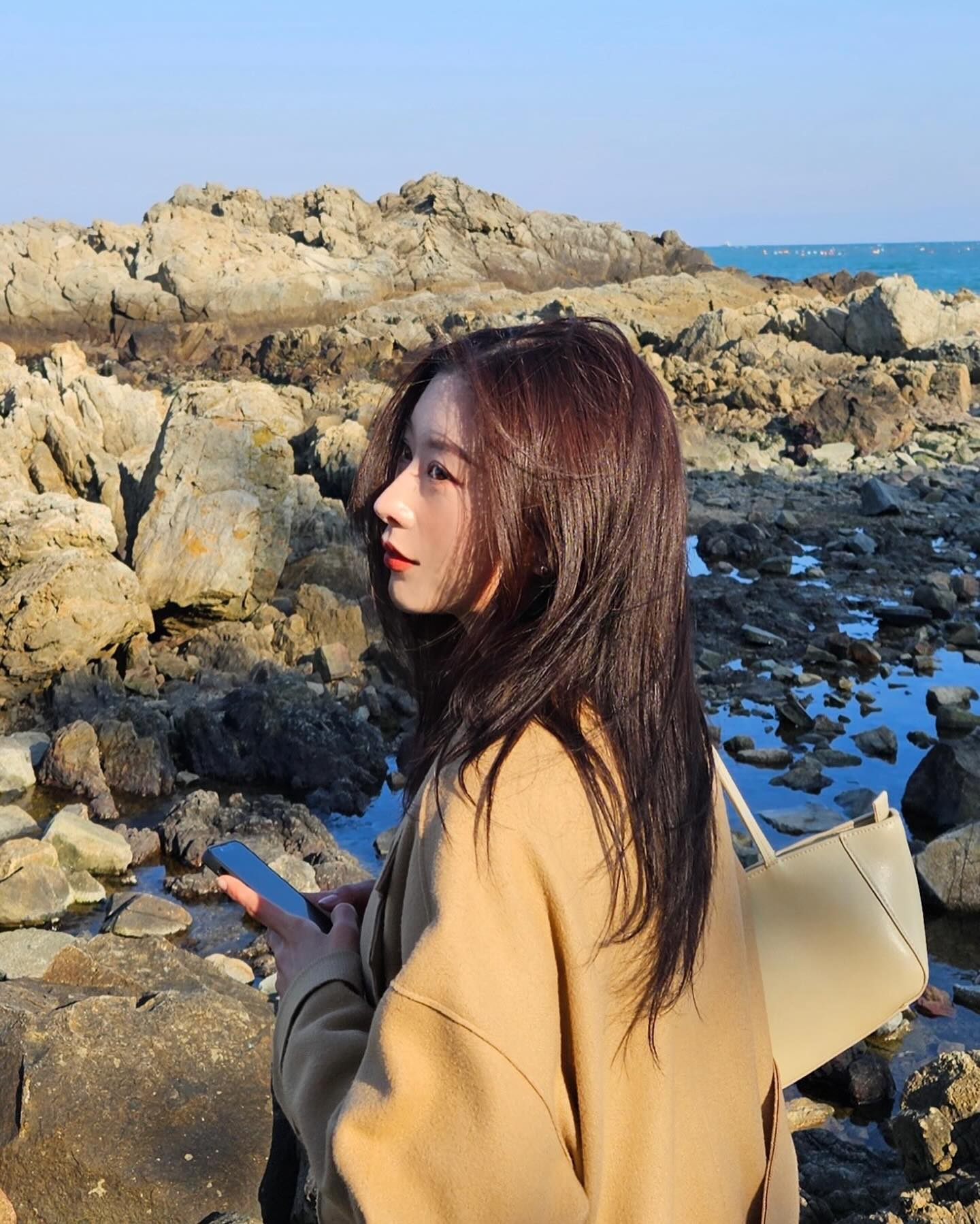 기장 용궁사에 갔당 분명 부산인데 황남쫀드기랑 십원빵을 팔았당 아무튼 바다는 아주 예뻤당‼️
