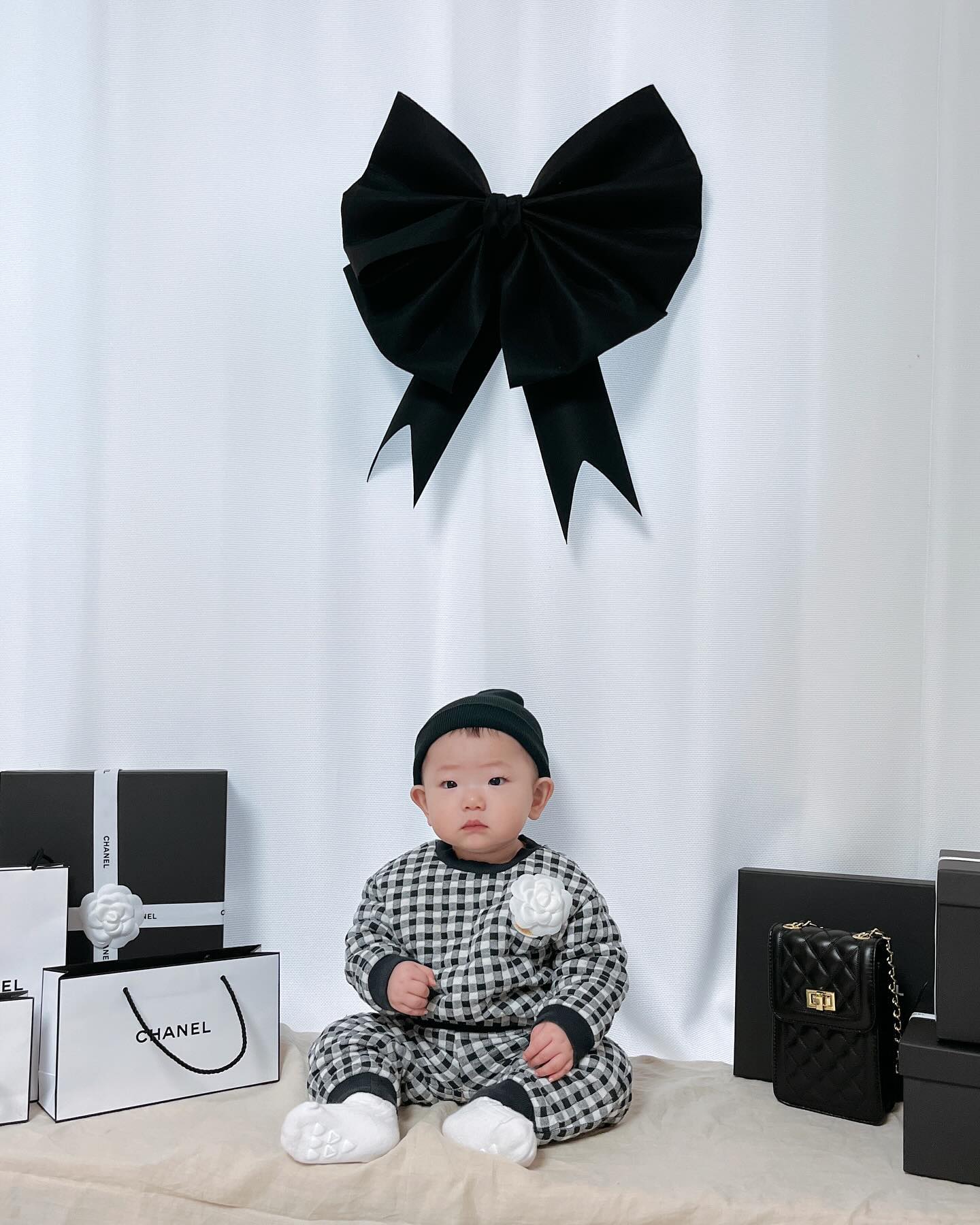 __도이 생일잔치🖤
우리 아가들 언제 이렇게 컸을깡 ෆ_ෆ

서율이 친구가 하나 둘씩 돌잔치를 끝낸걸 보니
서율이도 곧 돌잔치 하는 날이 오겠넹!
P엄마가 J가 되볼게?!ㅎㅎ

도이&유진언니 1년동안 크느라 키우느라 고생했어
축하해🖤

+ 포토존 만들어 준 금손 youjin.kim 유진언니🫶🏻