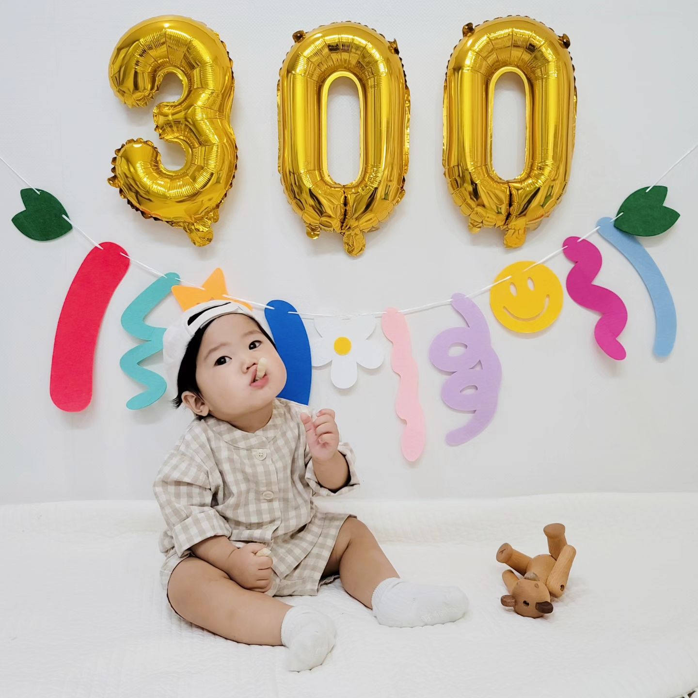 (2024.8.28) 희성 D+300

희성 300일.ᐟ
신생아시절 뽀시래기 코딱지만할때가 엊그제같은데 언제 이렇게 컸나 싶고 신기하고 아쉽기도하고 그런 요즘🥹

둘째는 더 빨리 크고 쑥쑥 크는게 아쉽지만 300일동안 잘 자란것 처럼  앞으로도 건강하게 잘자라자
엄마빠 형아가 많이 사랑해🤍

#9개월아기 #300일사진 #300일기념 #300일셀프촬영 #육아기록 #새봄기록🐰