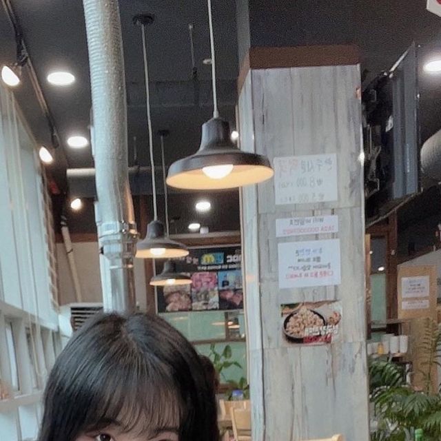 최 다 빈 on Instagram: "#협찬 이번에 다녀온 계롱한우구이 가수원점! 머 옷은 전혀 고기와 어울리지 않지만 여기갔다가 카페갔으니까 이해해줘ㅓ 가수원동에 위치해있는데 ! 고기를 골라서 와