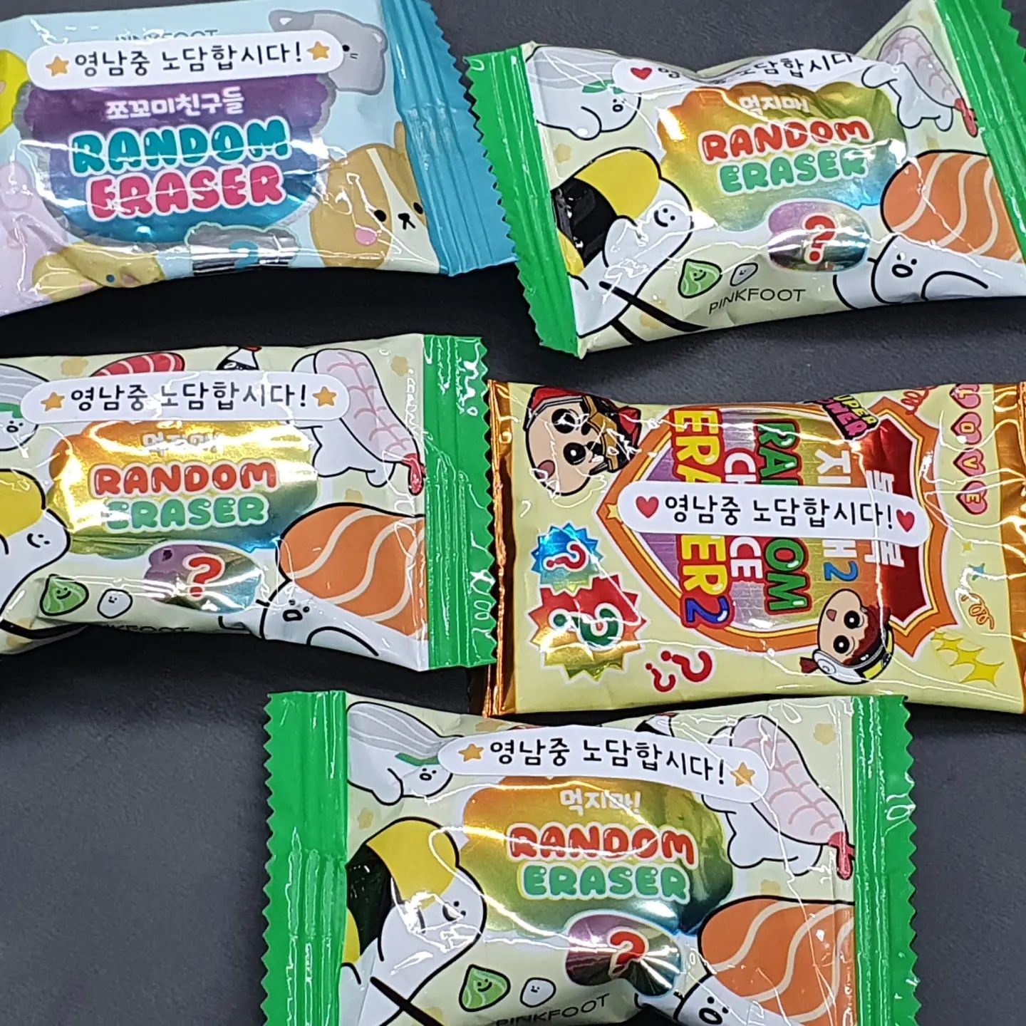 금연캠페인.
짱구만 보면 생각나는 그녀

애들 옆에서 랜덤지우개 빨리 뜯어보라고 어떤건지 보자는 샘.

짱구나오니 그거 나 달라는 샘.

지우개 뭐할려구요! 하니 내 책상 앞에 두고 볼께! 했더니 건네준다.

짱아? 쟤도 머라고 하며 주던데...아! 유리? 암튼
  짱구 지우개 득템.