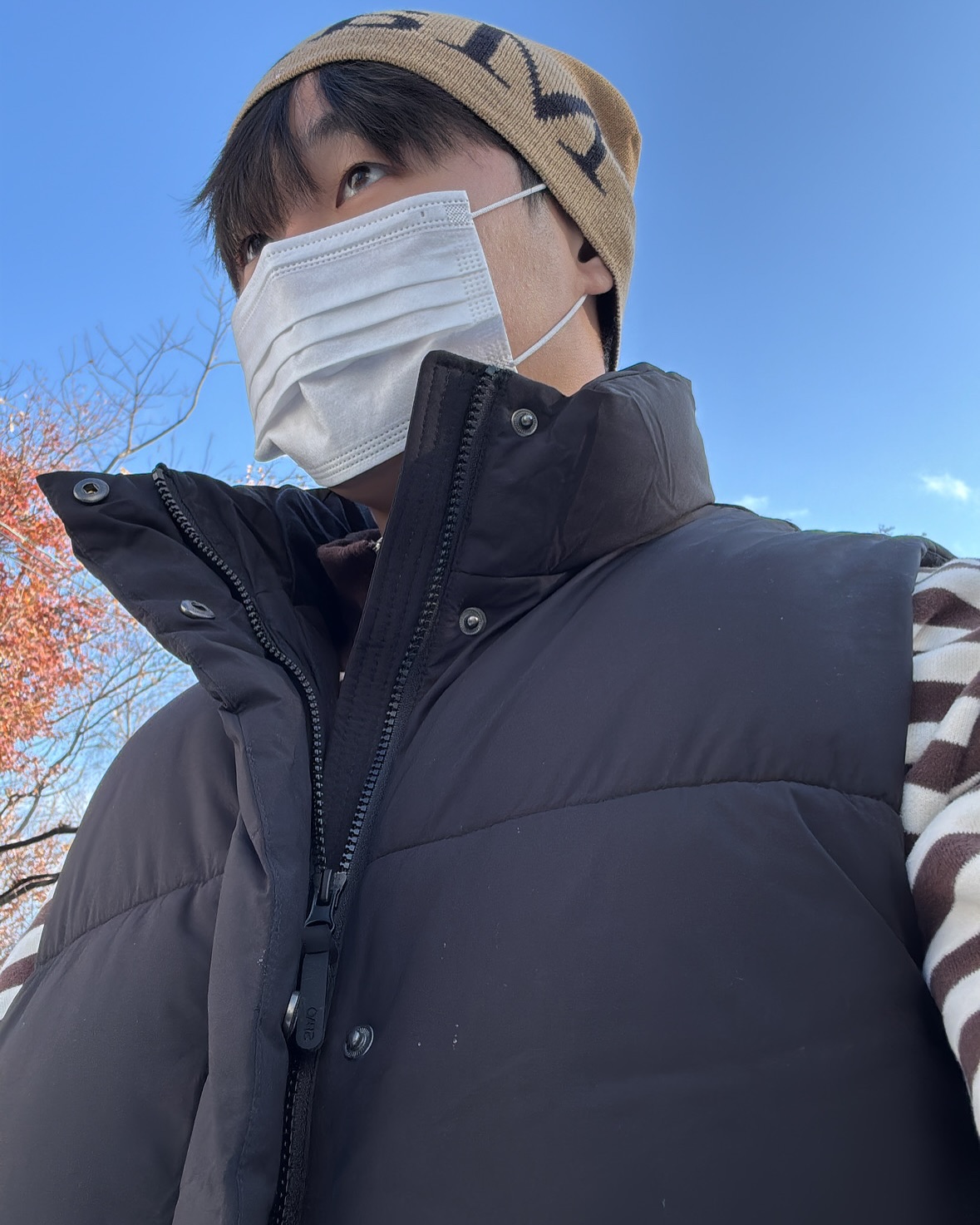 #광고 spao_kr 

스파오 베이직 조끼패딩 탄탄하고 포근함을 선사한다.
착용감도 정말 너무 좋고 또 정말 좋은 건 생활 방수가 된다는 점!!! 눈,비가 오는 날에도 착용할 수 있다는 점 !!! 또 밑단에 스트링이 달려있어서 다양한 스타일링 가능하다는점 !!! 
착용했을 때 정말 찬바람도 끄떡없다는 점 !!!

#스파오 #spao #조끼패딩 #패딩 #생활방수 #스파오패딩
