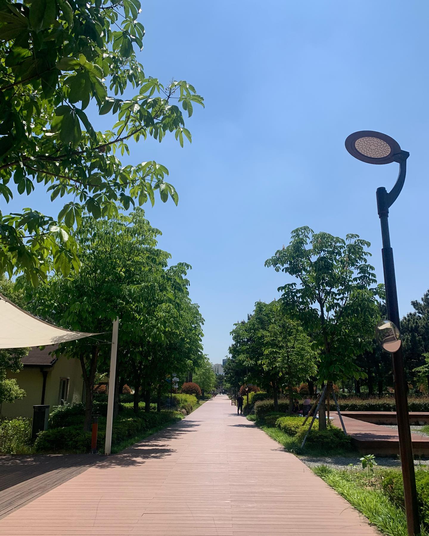 1년 넘게 길고 긴 자격증 공부 끝! 
앞으로 더 힘들고 험난할 수 있지만 그래도 또 해냈다는거에 뿌듯하다 :-) 

다들 저 지지해주시고, 제 뜻을 존중해주셔서 감사드려요 사랑해용..❤️

제일 고생하고 늘 옆에서 힘이 되어준 진짜 선생님 우리 민비곤듀.. 사랑해 
2minbbi ❤️