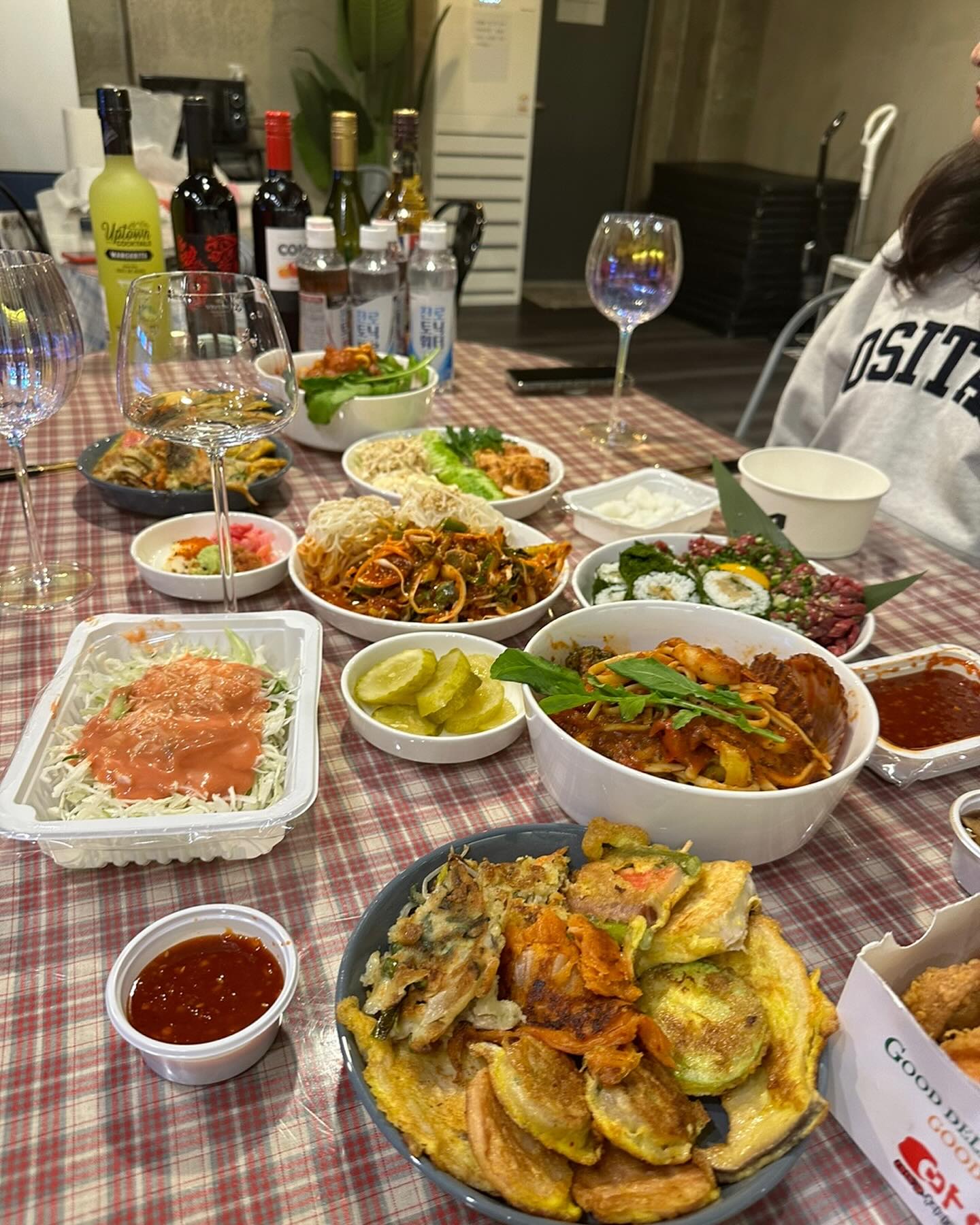 병원언니들이랑❤️ 또 모여야되는데애애애🥰

#안양일번가 #파티룸대여 #쏘플파티룸 #오아시스 #식기류다양하게있고 #술잔종류도다양해 #👍 #사장님짱친절 #👍👍
#안주는 #마당 #치킨 #우화 #육회묵은지말이 #명란구이 #해물파스탕 #종로빈대떡 #골뱅이무침 #모듬전 #너무맛있어서감동 #😍 #너무좋다❤️