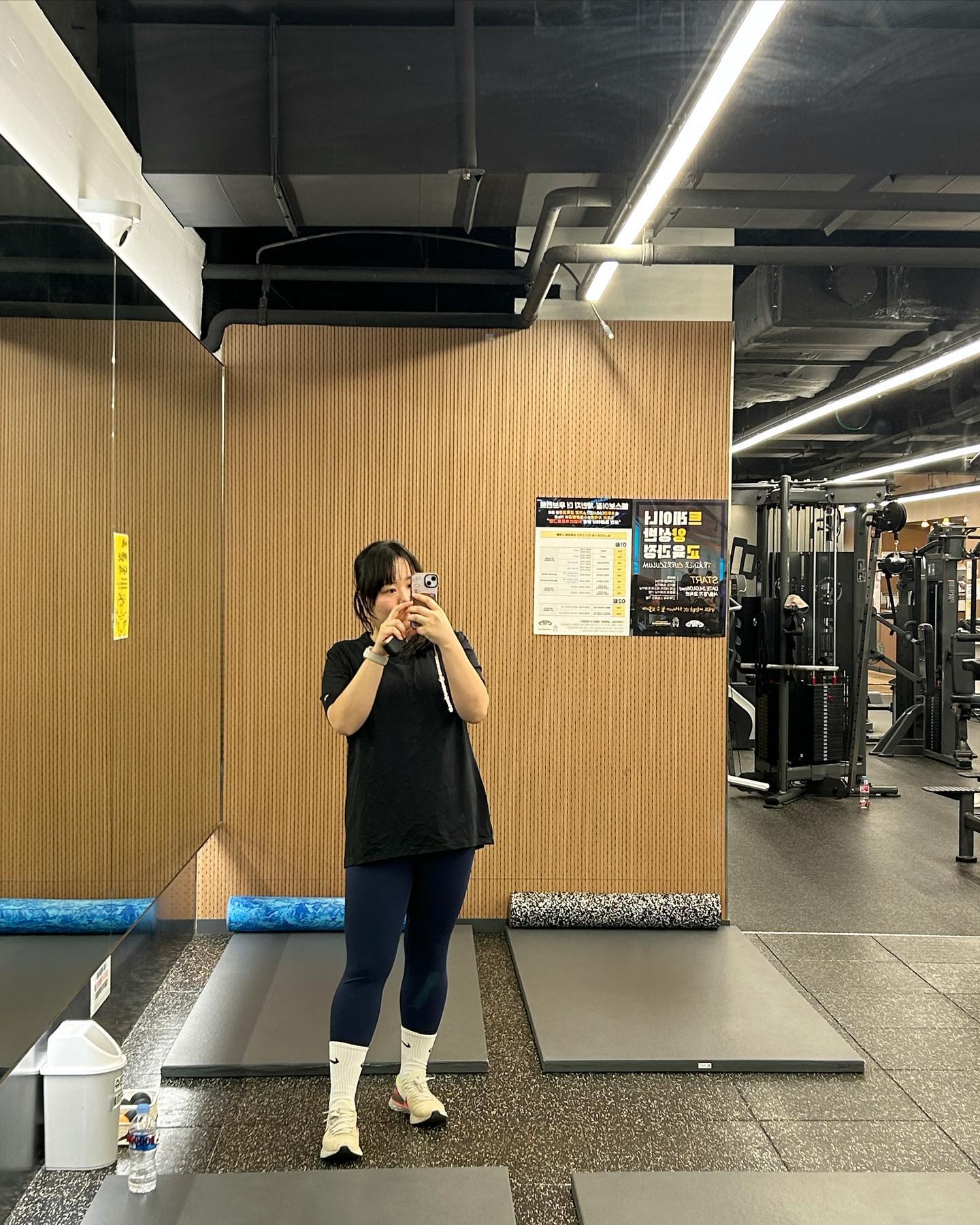 요즘 운동할 때 #템플레스레저 #산소레깅스에센셜
허리말림이 적고 신축성 좋아서 편하게 입어요😘

살에 닿는 느낌이 부드럽도 Y존 부각도 적어서
운동하면서 신경 쓸 일이 없어서 좋아요😚
여유로운 핏의 레깅스 찾고 있다면 정사이즈로!!

🛍️템플레슬레저 temple_restleisure 
🩳산소 레깅스 에센셜 플러스 사이즈 M사이즈(77-88)

#산소컬렉션 #플러스사이즈 #플러스사이즈운동복
