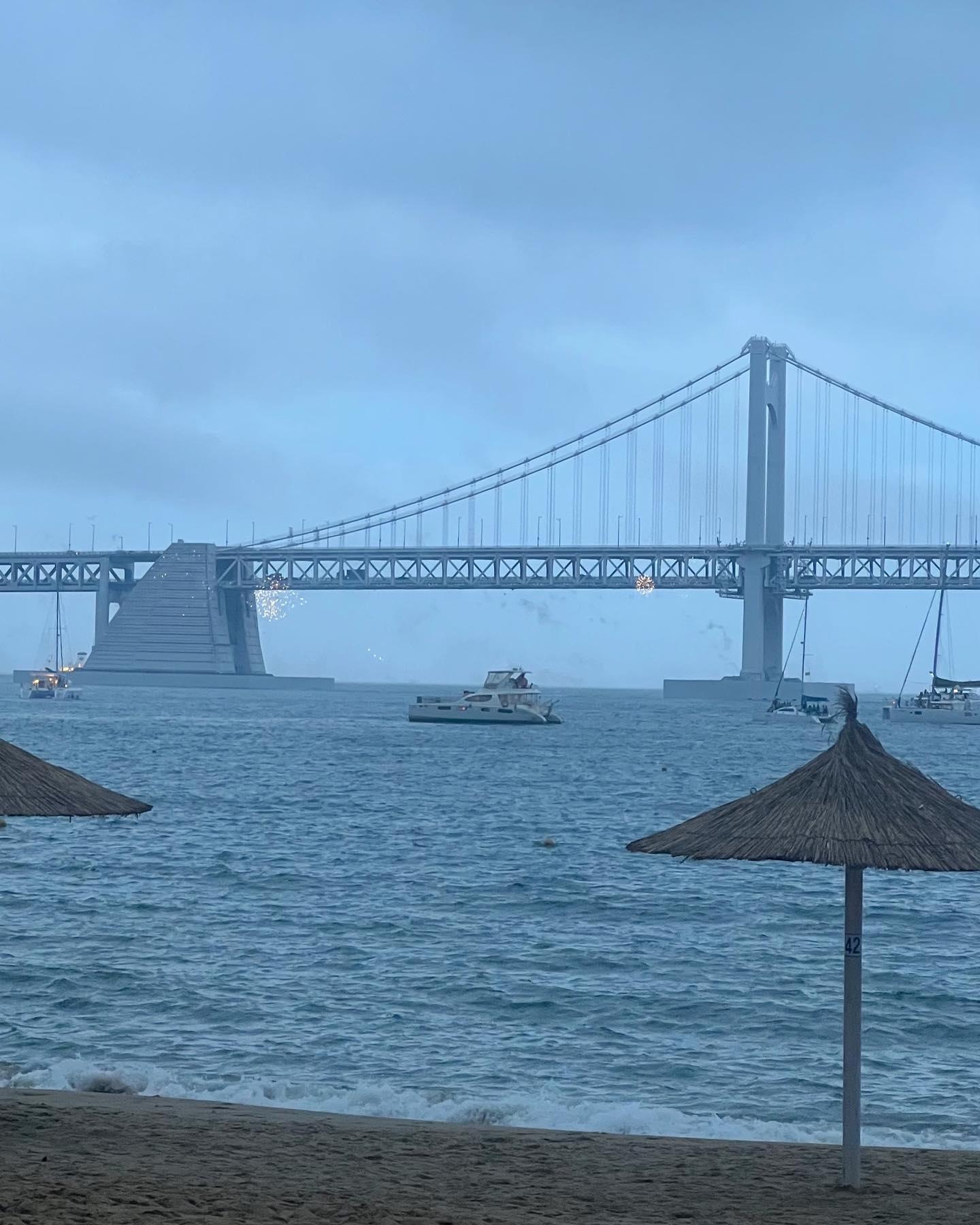 뒷북 3박 4일 부산여행🌉
여름에 춥다는 소리를 제일 많이 했음,, 비도 왕창 맞음,, 날씨도 꾸리꾸리,,,
#부산여행