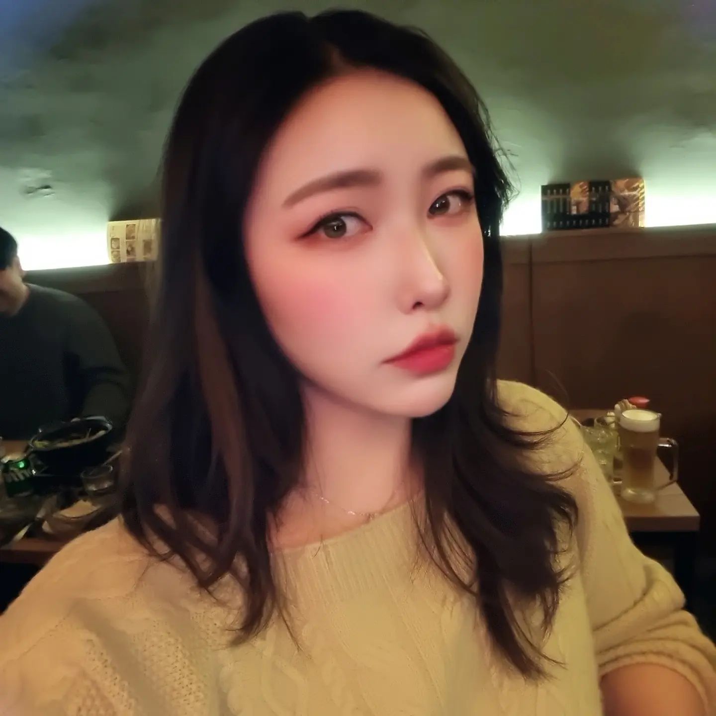 핸드폰 필름 빨리 바꿔야지 이게 뭐야
자동 블러처리 엄청나잖아?
아 맞다 나 내일 밤에 푸꾸옥 감 히히
여행을 떠나요