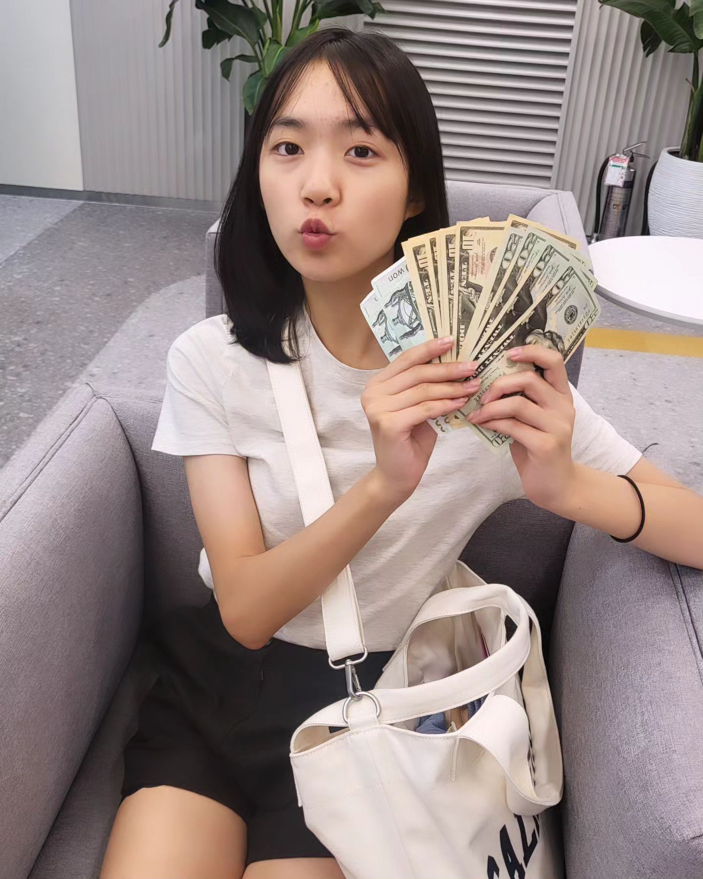 이모, 삼촌, 할머니들이 주신 용돈
모두 환전해서 샌프란시스코로 떠나요.
감사해요 잘 다녀올게요🫡 ✈️