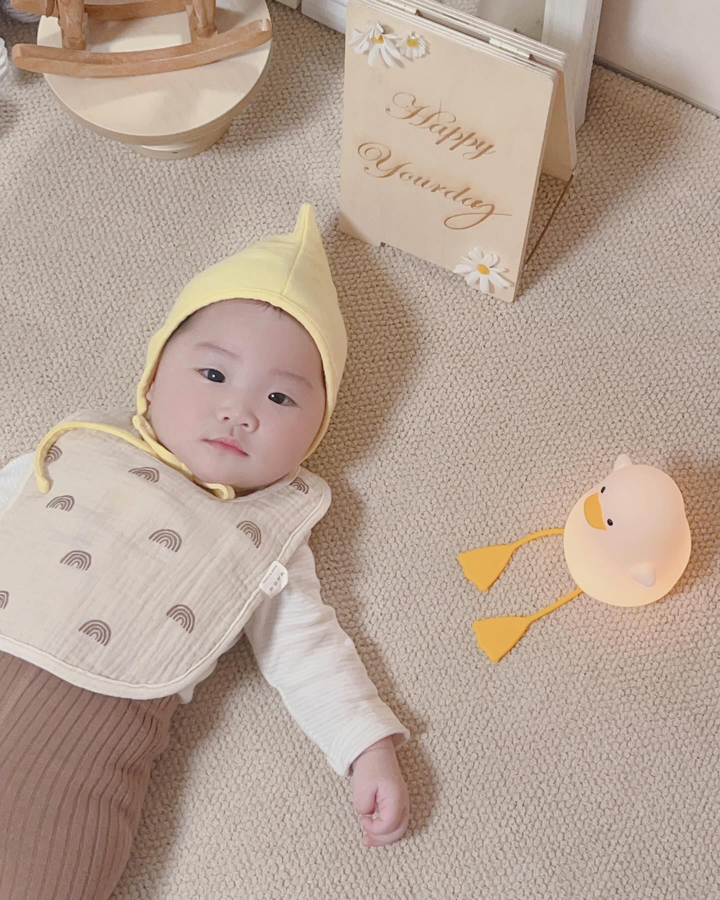 #서아사진❤️ 

요즘 핫한 #밤양갱 스퇄
아닌강 ㅋㅋㅋㅋ
귀여운 서아 밤양갱🌰

📸 24.03.31 D+182

#귀여움
#일요일패션
#7개월아기 
#딸스타그램