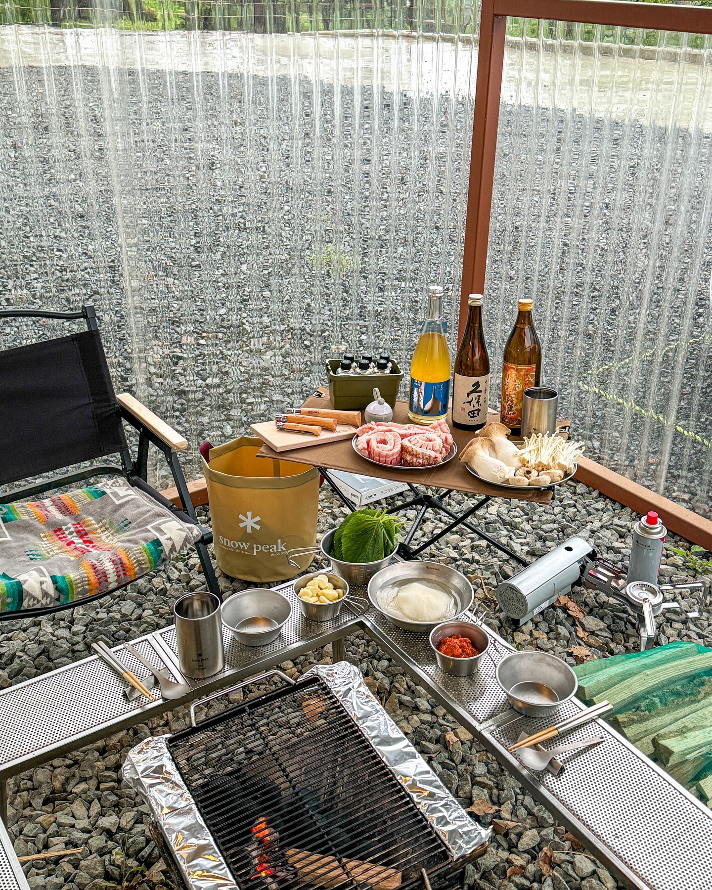 테이블 사기 전, 소꿉놀이 장비들부터 모으던 때 ⛺️
오빠님 캠핑에 흥미느끼게 하려고 혼자 을마나 바삐게 움직였던지 :-)

비도 추적추적내리고- 이런 저런 얘기로 솔직해졌던 지난 날이였🌙