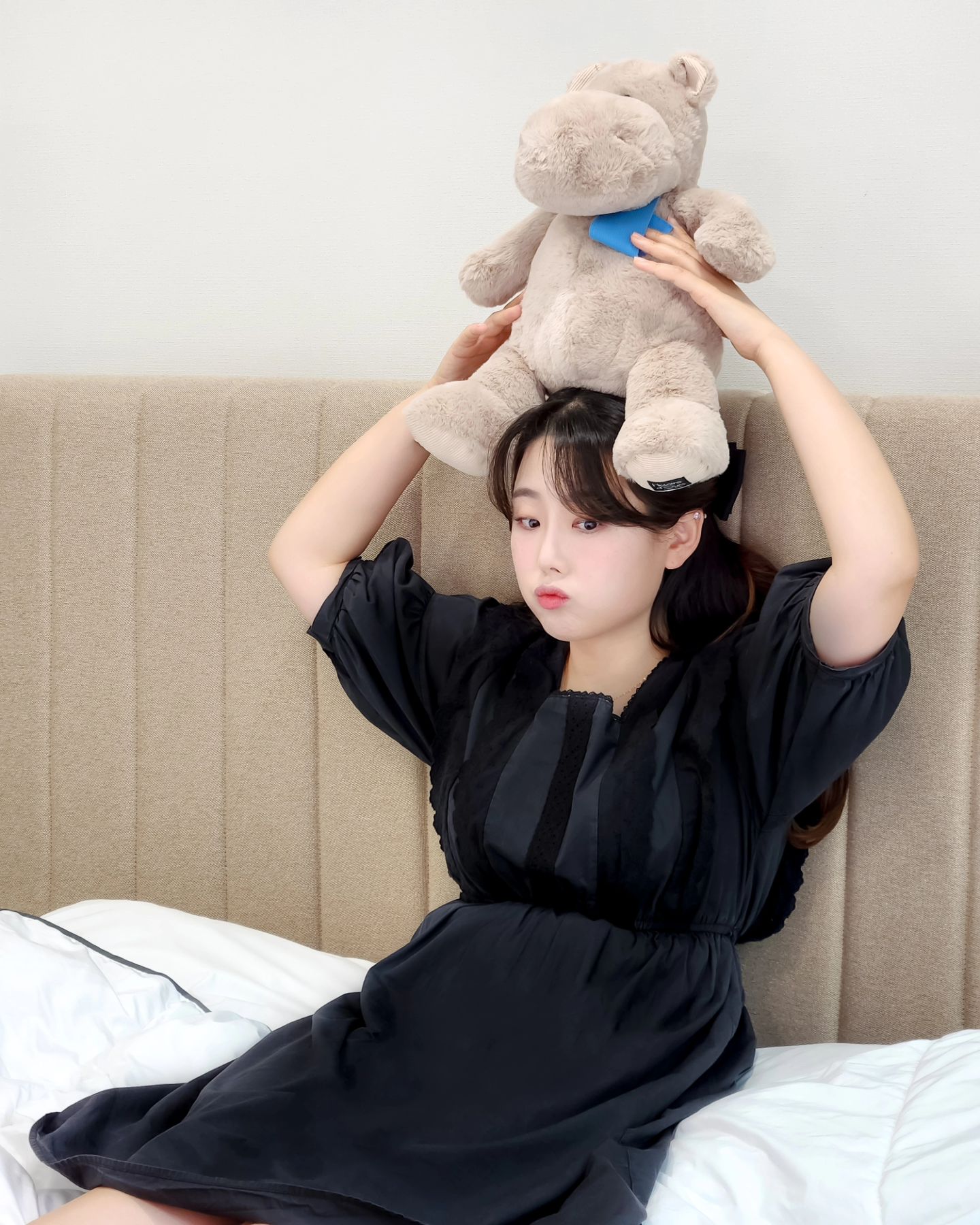 ⬇️ 지누스 매트리스 2달 리얼후기🤍 #광고

2달동안 지누스 매트리스를 사용하면서
느낀점을 말해보려고 해요!!

일단 제 삶의 질을 올려주었어요!!
사용감은 물론 퀄리티가 최고 
소재부터 남 다르더라구요!! 

제가 더위를 많이 타는데 원단자체가 
시원하고 쿨링감이 있어서 
항상 시원하게 잠을 잘수있었어요! 

그리고 눕는 순간 몸에 촥 감기는
폭신함이 너무 좋아요! 

덕분에 아침에 개운하게
일어날 수 있어서 하루가 즐거워요🤍

🔸️기능성원단으로 쾌적한 수면환경제공
🔸️화재로 부터 안전한 난연소재

🔺️지누스 전제품을 20%할인받을수있는 할인코드 공유해드릴게요
🔺️할인코드 : yoojinnygo (4월 30일까지)
___________________

[ 정보 ]
zinus_korea #지누스
🤍매트리스 - 클라우드 럭스S 하이브리드
🤍프레임 - 데비 침대 프레임
___________________

yoojinnygo 
yoojinnygo
yoojinnygo

#찐유저#지누스매트리스 #찐유저1기 #침실