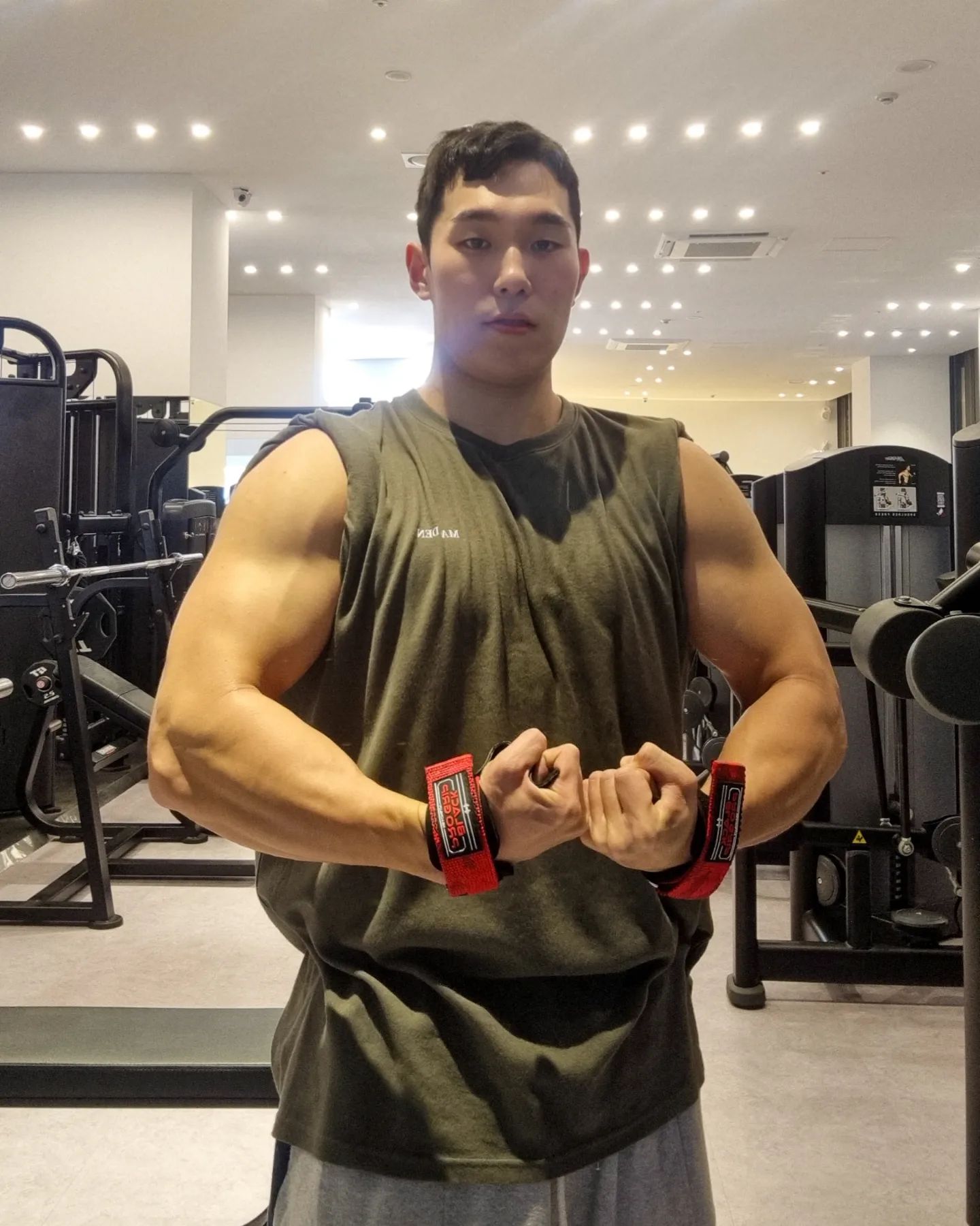 📌 겨울준비하는 준시나

퇴근 후 등운동. 맛이 없을 수가 없다...!
비올때 부침개 먹는 느낌 ! 
고구마로 목멕힐 때 사이다 마시는 느낌!

  뭔 말인지 알지??