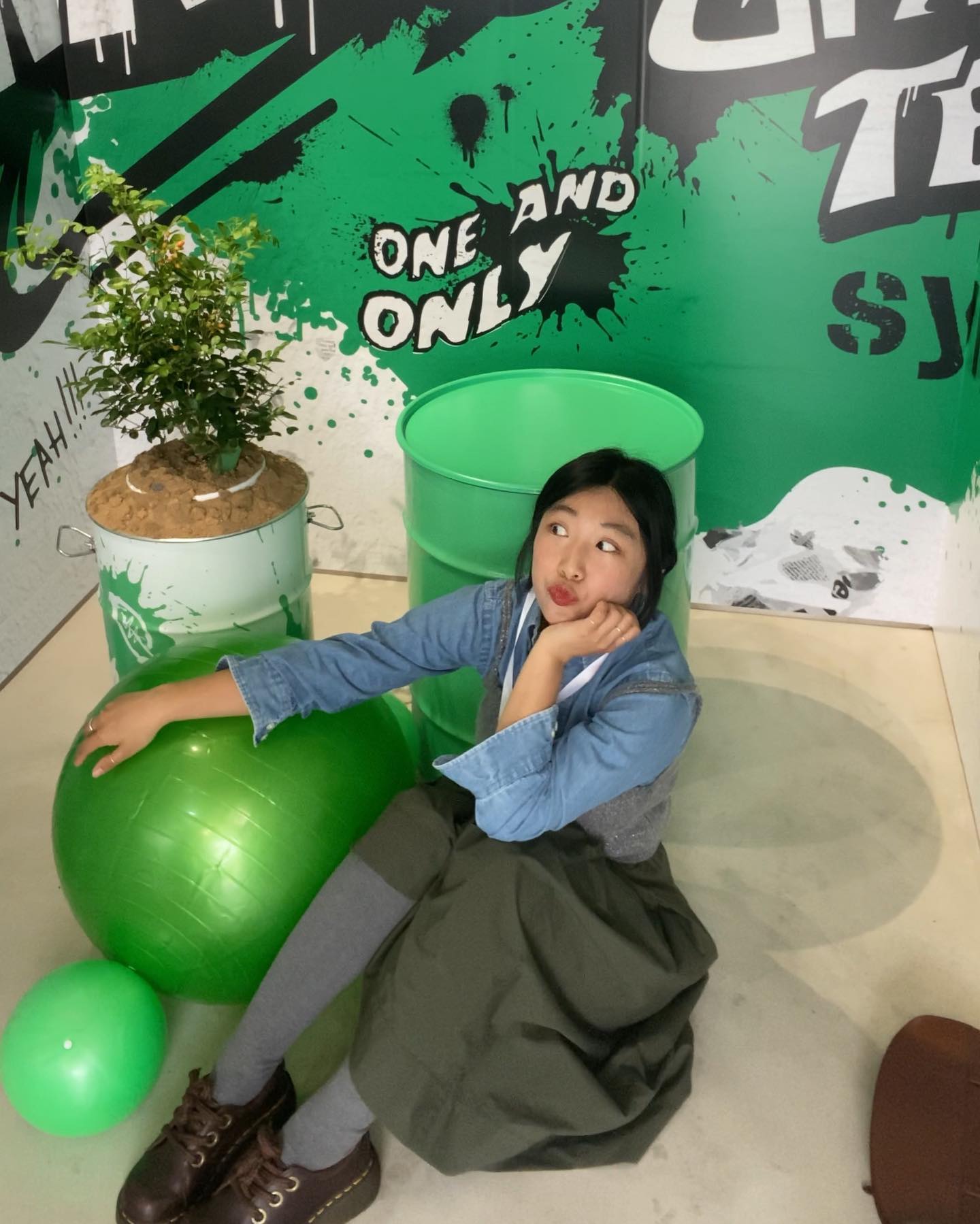 #광고 innisfreeofficial 
4월 꼭 가야할 팝업! 디아일성수 이니스프리를 미리 엿보고 왔어요. 이번 이니스프리의주제는 “인턴라이프”
들어서자마자 야무지게 사원증을 발급받고 공간별로 체험을 진행해보았어요.
그린티연구소,체험존에서 여러가지 체험도 하고 인증도 하고! 매우 알차고 볼것도 사진찍을공간도 너무 많아서 10장으로는 부족했던 공간.

애정하는 이니스프리의 그린티라인을 직접 체험하고 전 라인을 확인도하며 볼것 먹을것 즐길것이 가득한 이니스프리 팝업 4월 10일부터 시5월 14일까지 진행한다고하니 성수들르시면 꼭 들러보길 추천드립니다.

네이버 예약하기를 통해 사전예약후 방문하시면 인턴 온보딩99키트를 드리는 혜택도 있으니 놓치지 마시구요💚🌱💚🌱

지나가다 들르시는 분들도 사진에서와 같은 핀볼게임 참여하시면 증정되는 이벤트도 그리고 여러쿠폰혜택도! 알차게 준비되어있답니다.
이번주 성수가시는 분들 꼭 들러보세요

#이니스프리 #주식회사이니스프리 #이니스프리인턴라이프 #innisfree #디아일성수