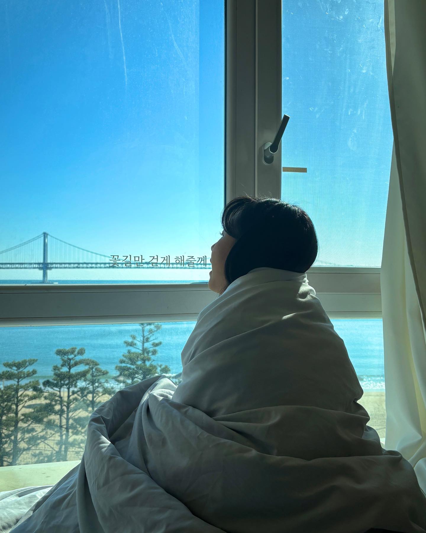 꽃길만 걷게 해줄게
.
.
.
#2023 #스물셋 #대학생 #부산 #부산광역시 #광안리 #바다뷰 #instadaily #아이폰 #오오티디 #ootd #instadailyphoto #insta #instadailylook