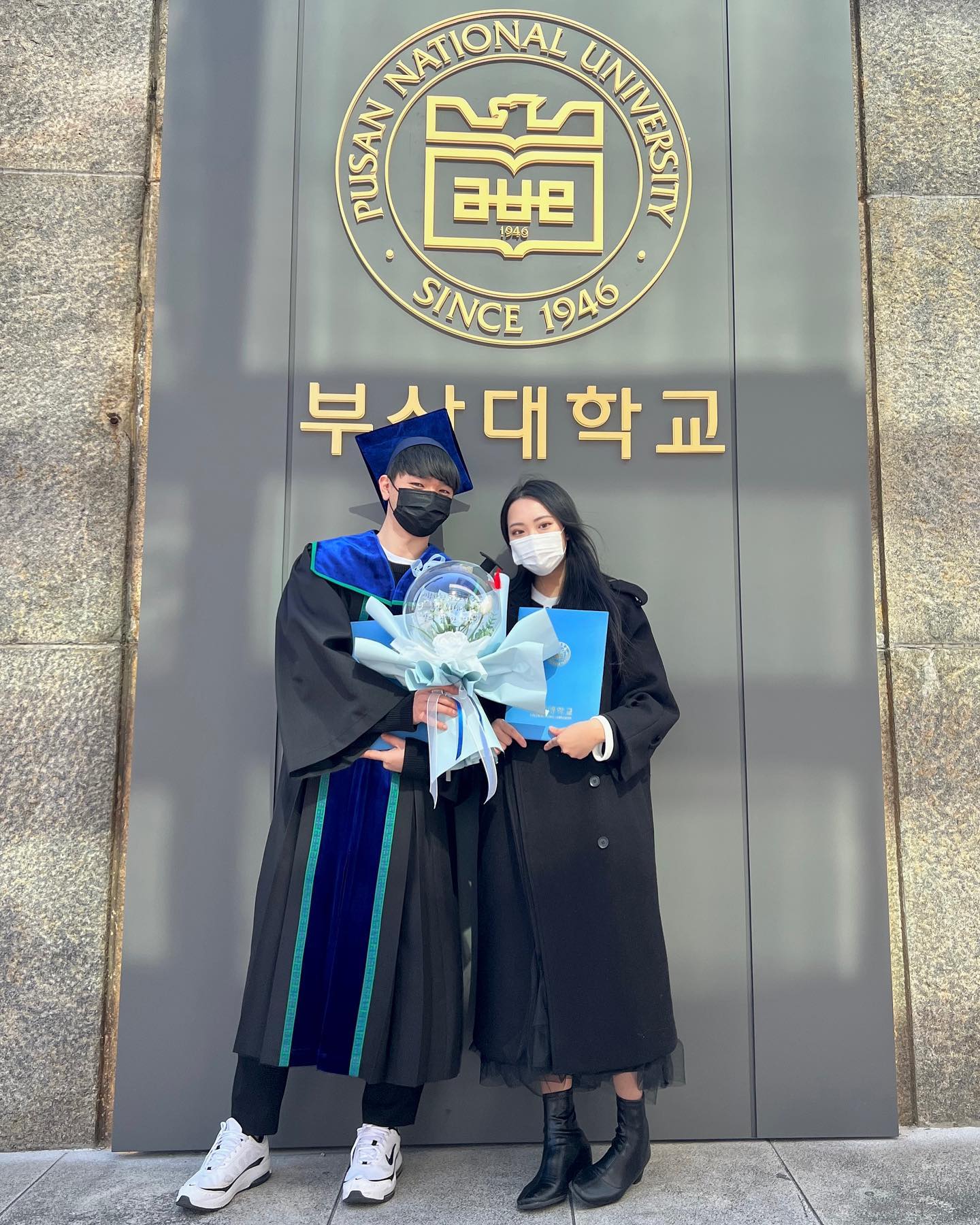 울오빠 졸업식한지 딱 1년된 기념🎓🤍🖤